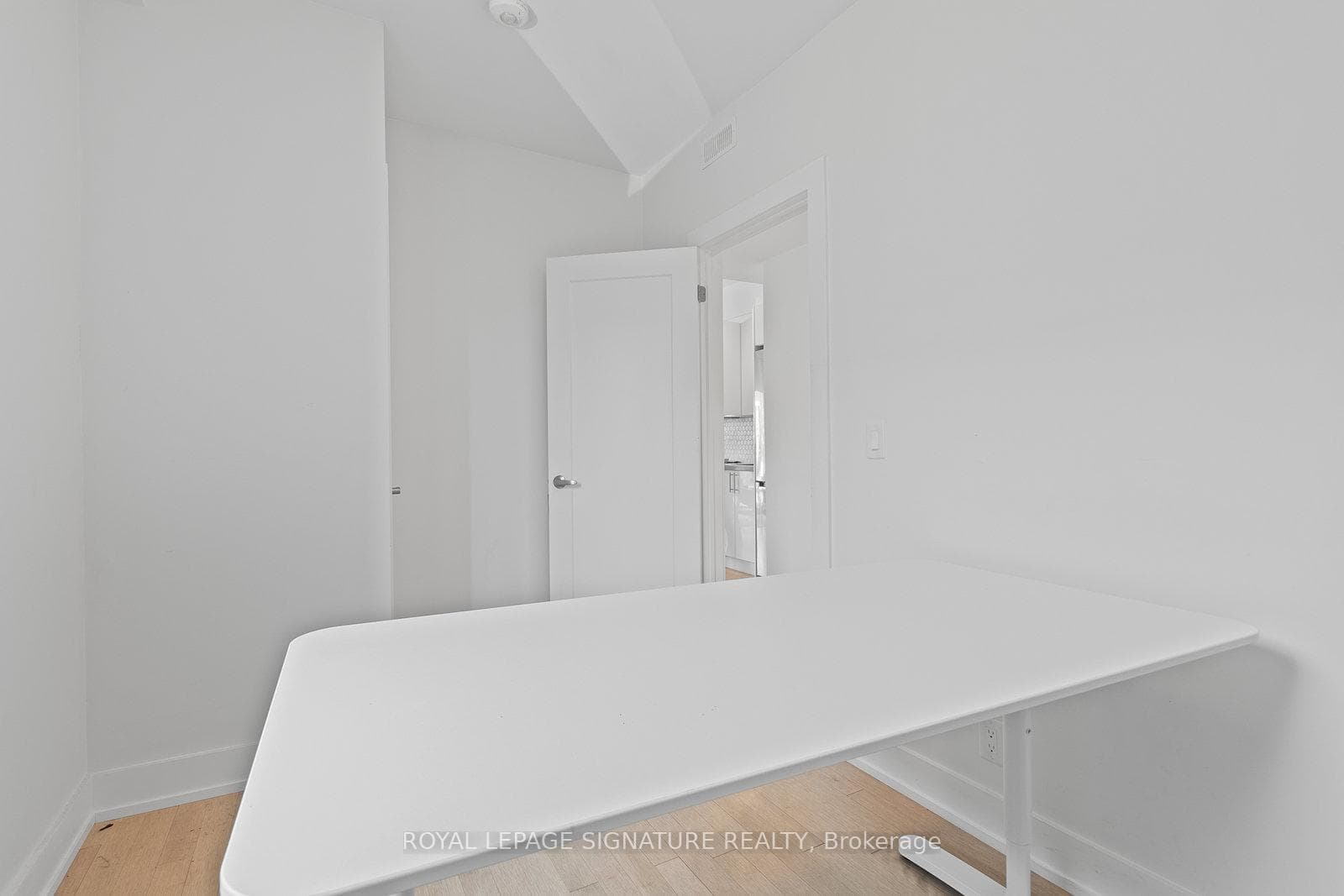 1557 Bloor Street Unit 4 photo 9