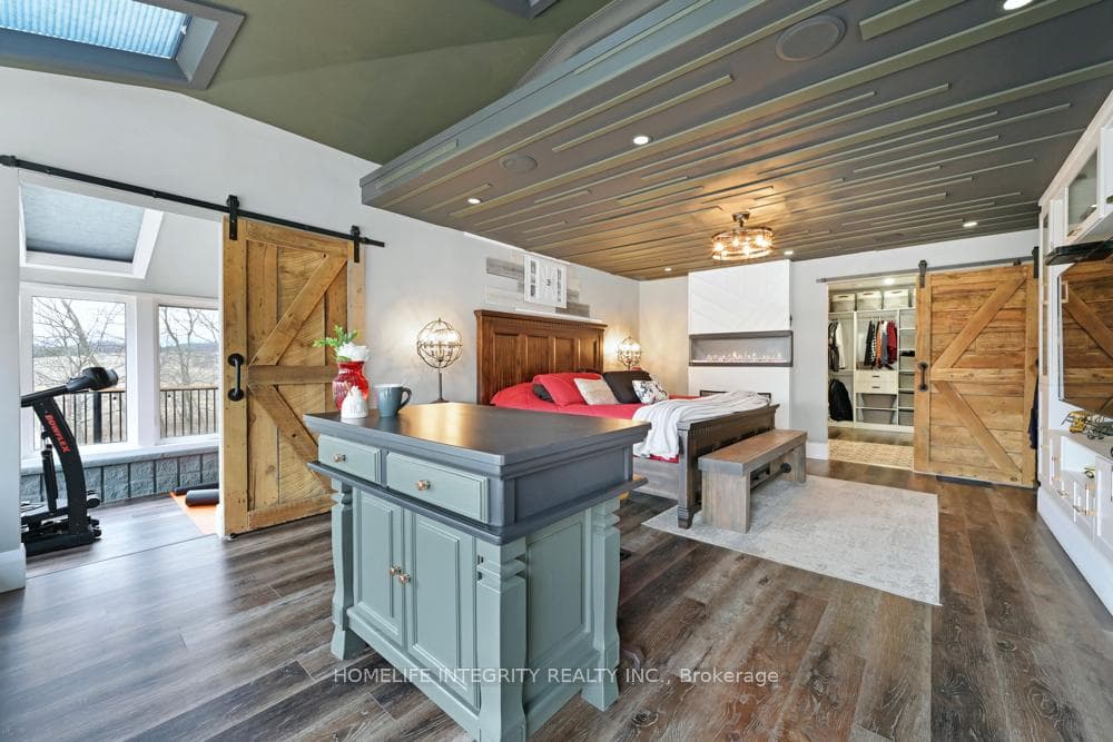 PRIMARY SUITE - W/O TO SUNROOM