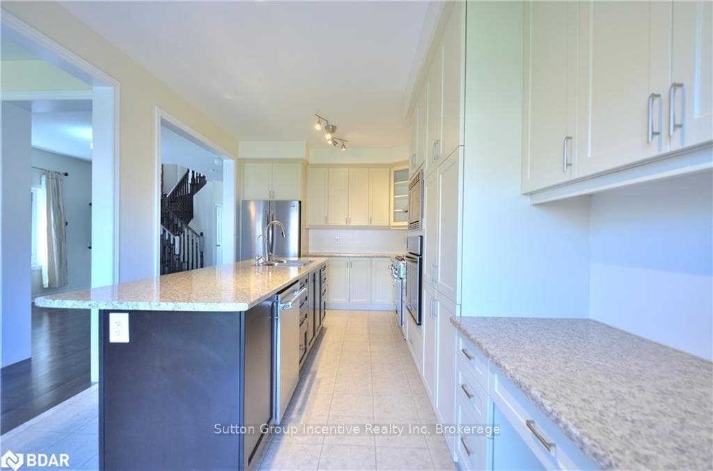 15 FORSYTH Crescent photo 5