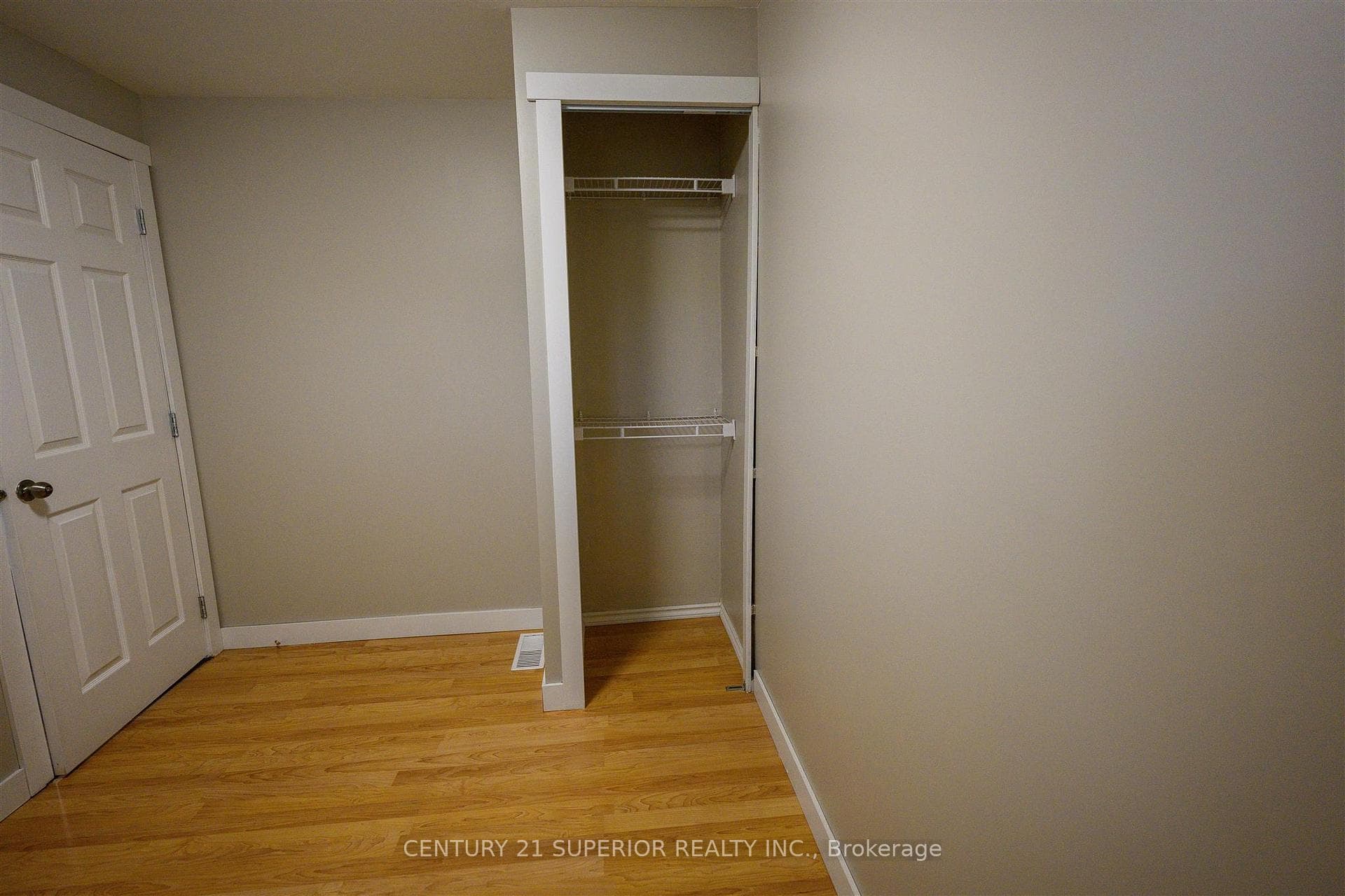 637 Brown Street photo 27