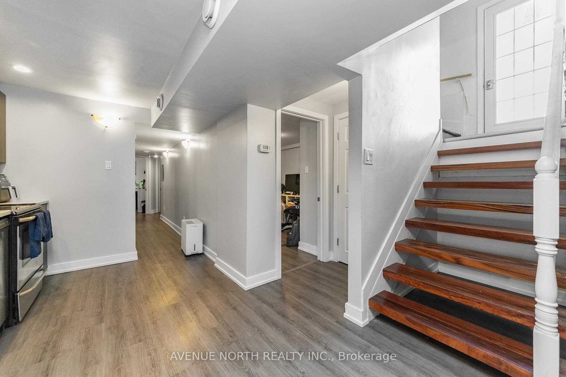 206 Blackburn Avenue photo 31