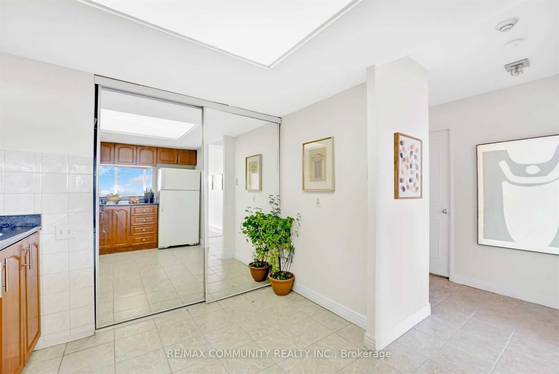 2466 Eglinton Avenue Unit 218 photo 7