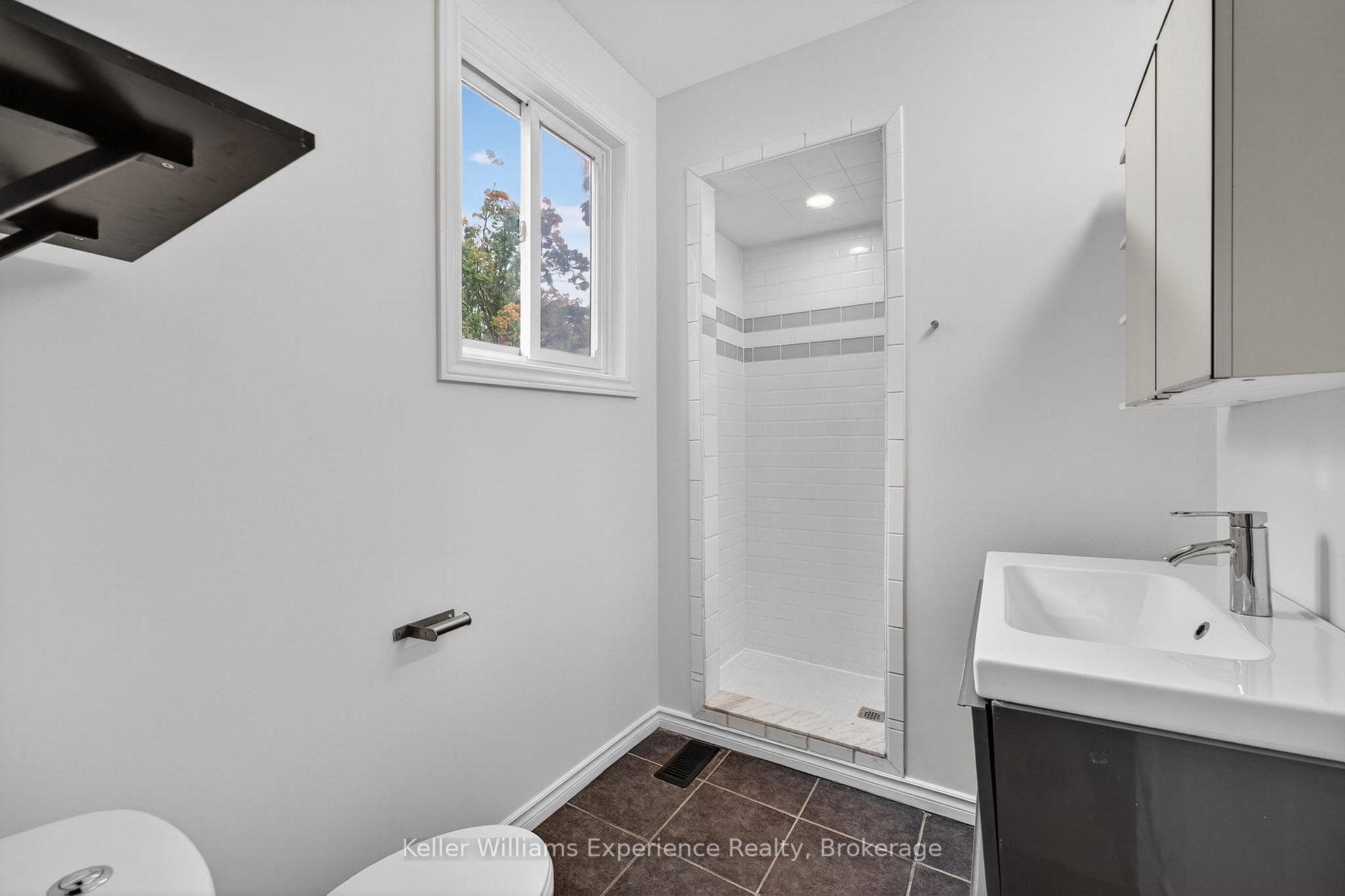 300 Harvey Street photo 17