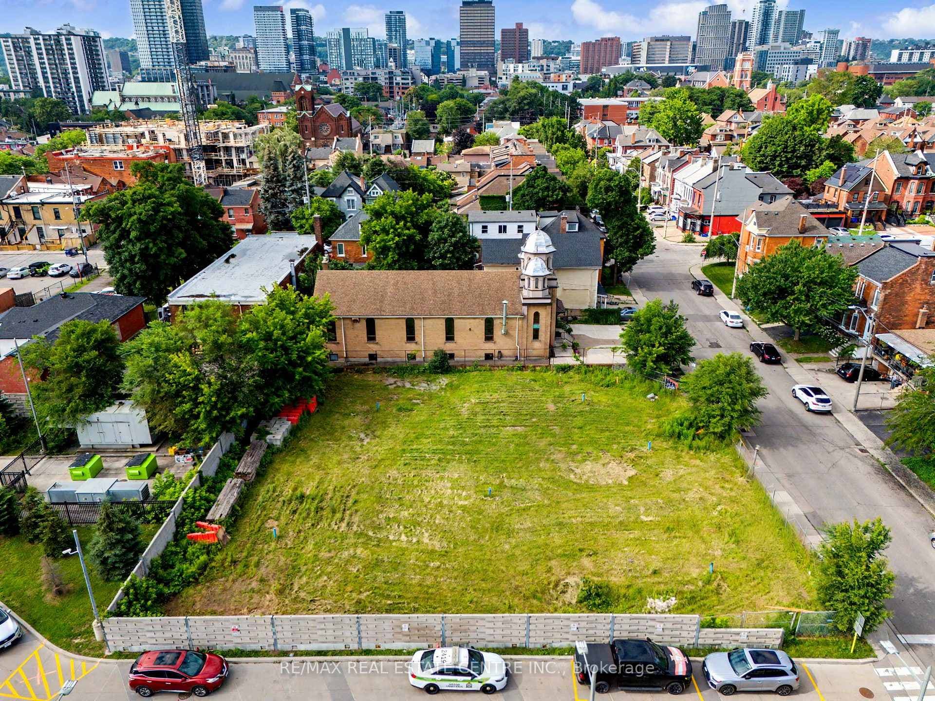 282 MacNab Street photo 16