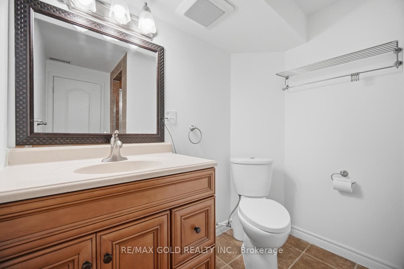 25 Treeline Boulevard photo 41