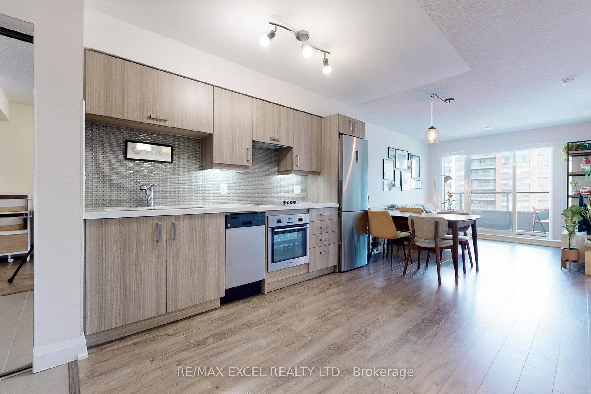 18 Uptown Drive Unit 1603 photo 9
