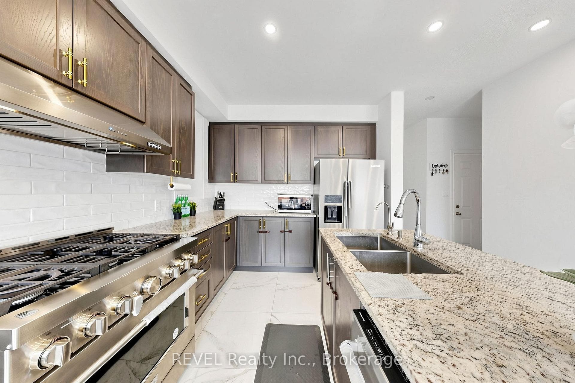 993 Lockie Drive photo 12