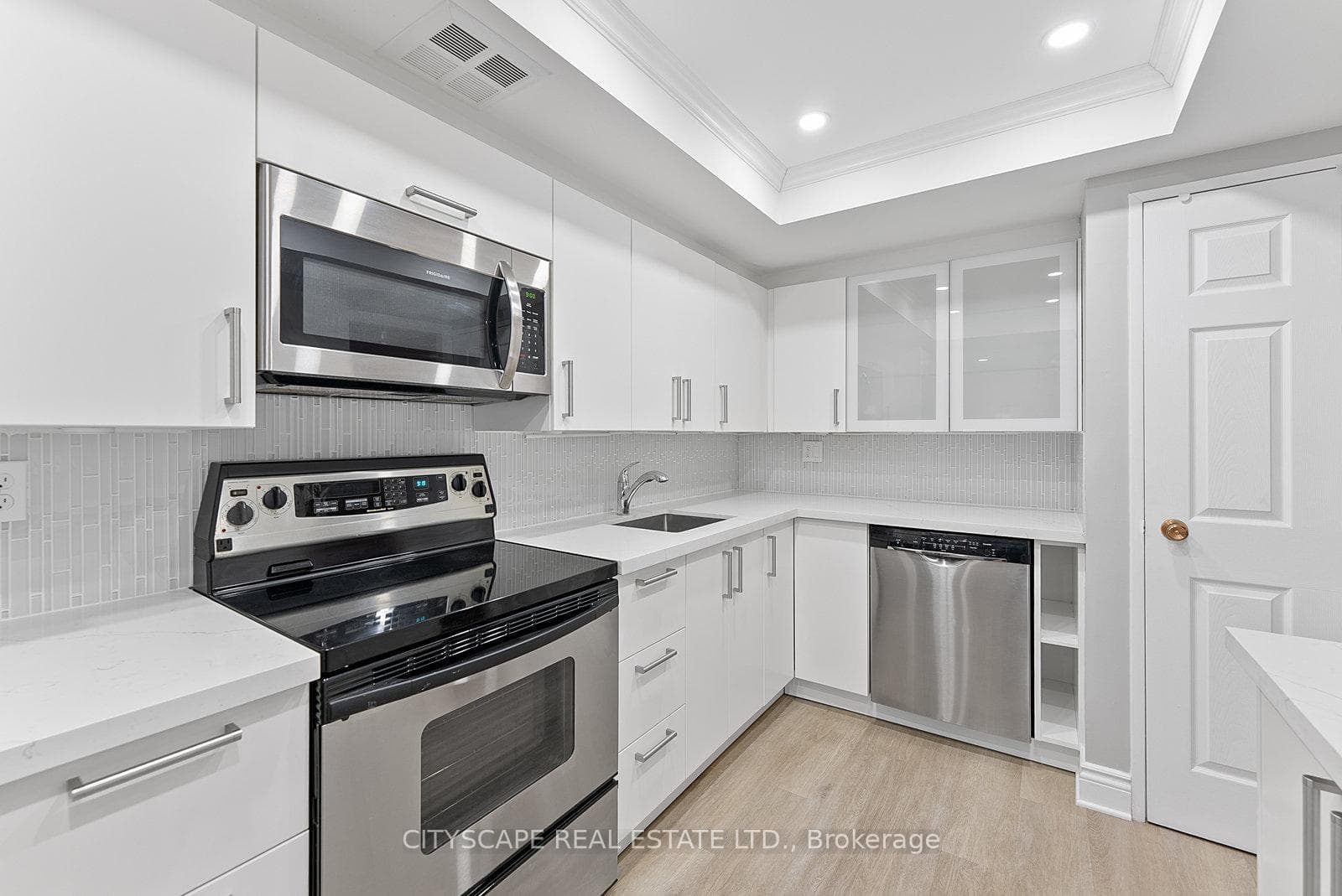 2045 Lake Shore Boulevard Unit 202 photo 9