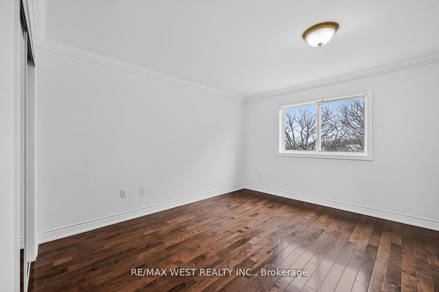 75 Forestgrove Circle photo 28
