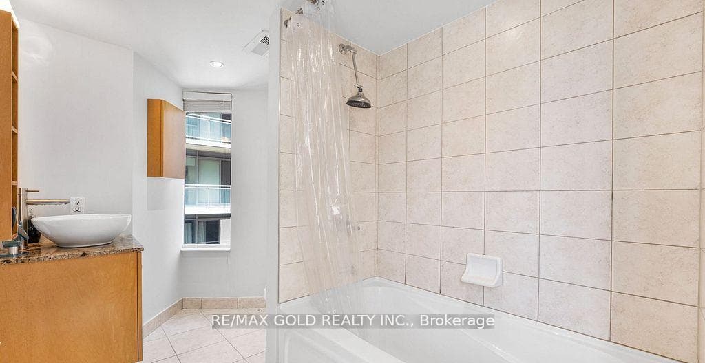 200 Victoria Street Unit 1506 photo 12