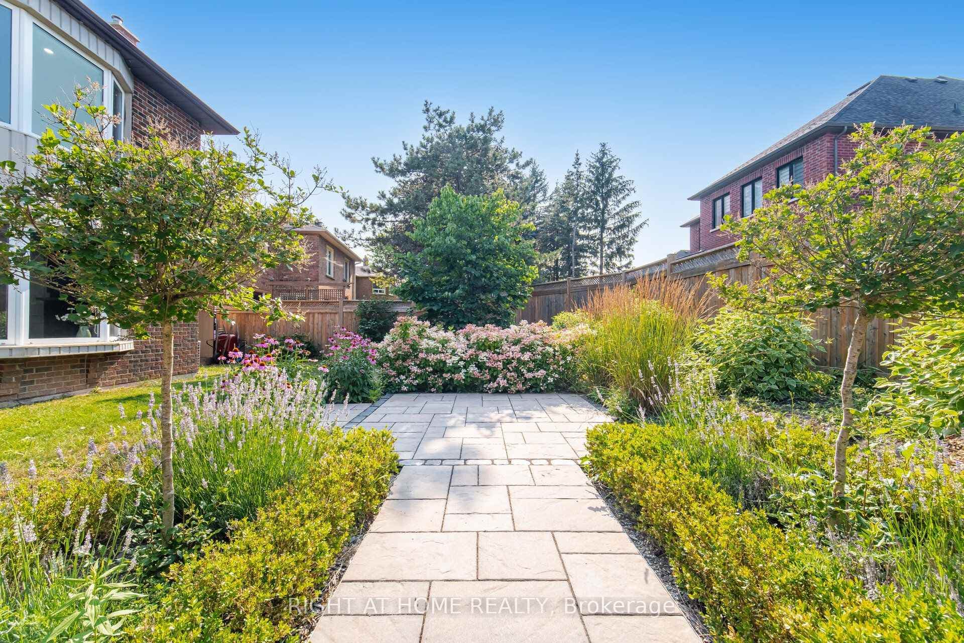 4 Simmons Crescent photo 46