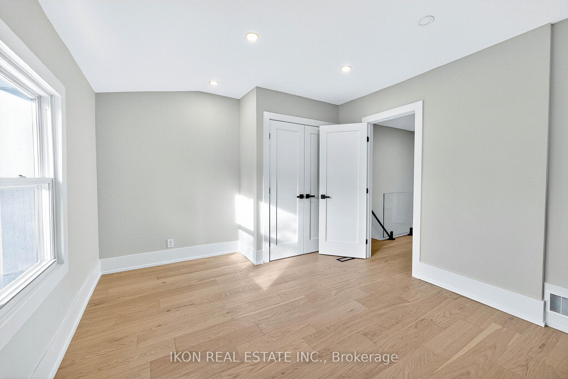 475 Delaware Avenue photo 20