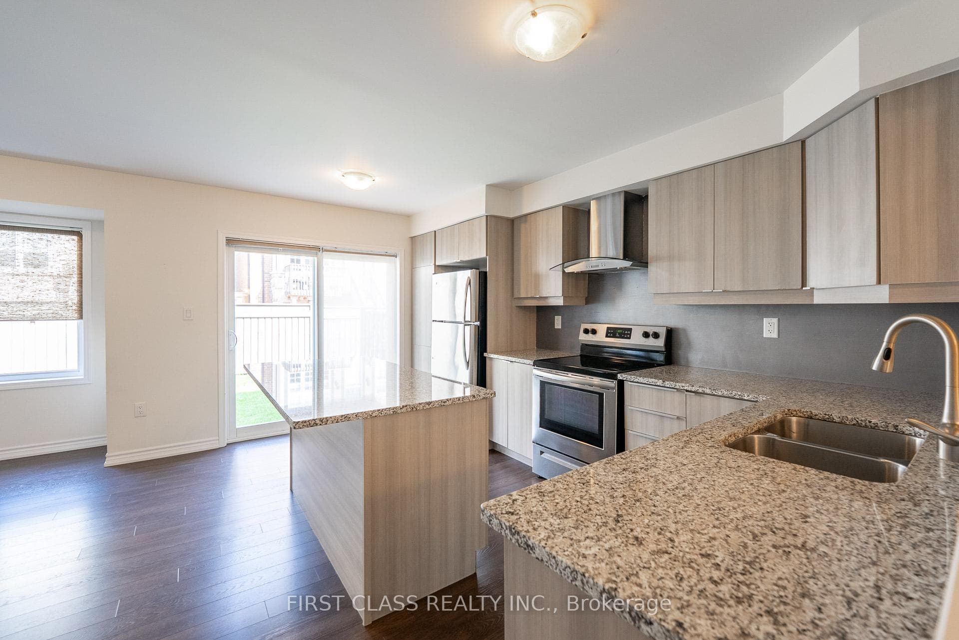 96 Hutt Crescent photo 6
