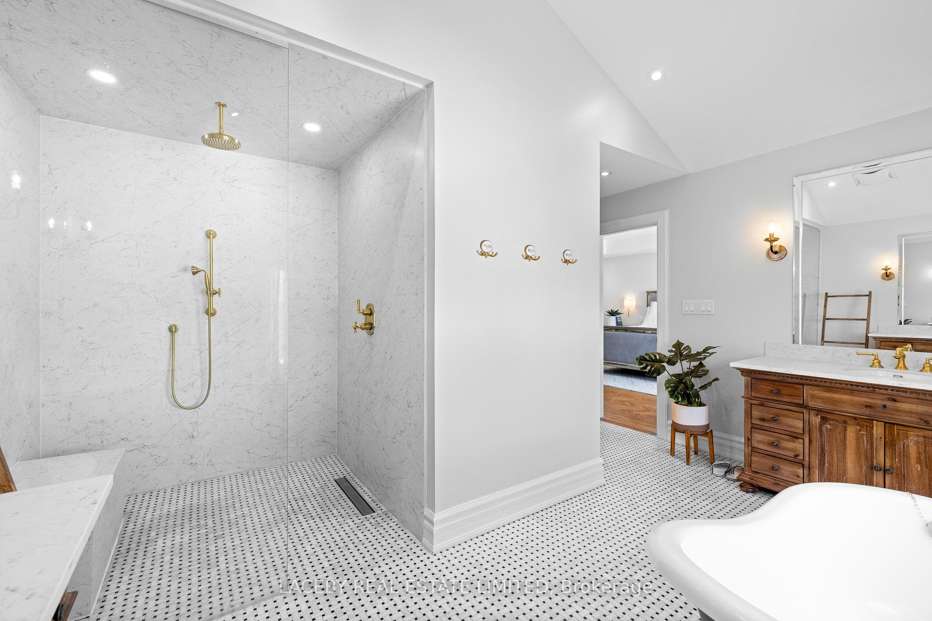 62 Tyler Street photo 23