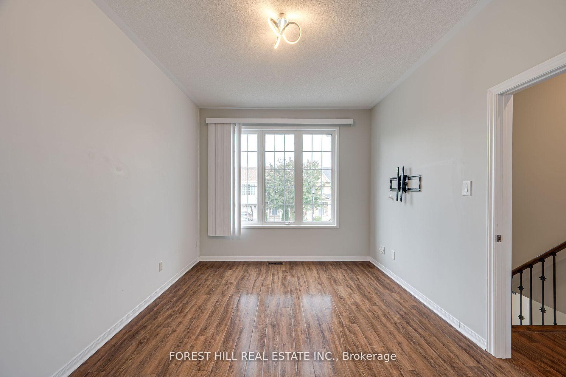 186 Gail Parks Crescent photo 13