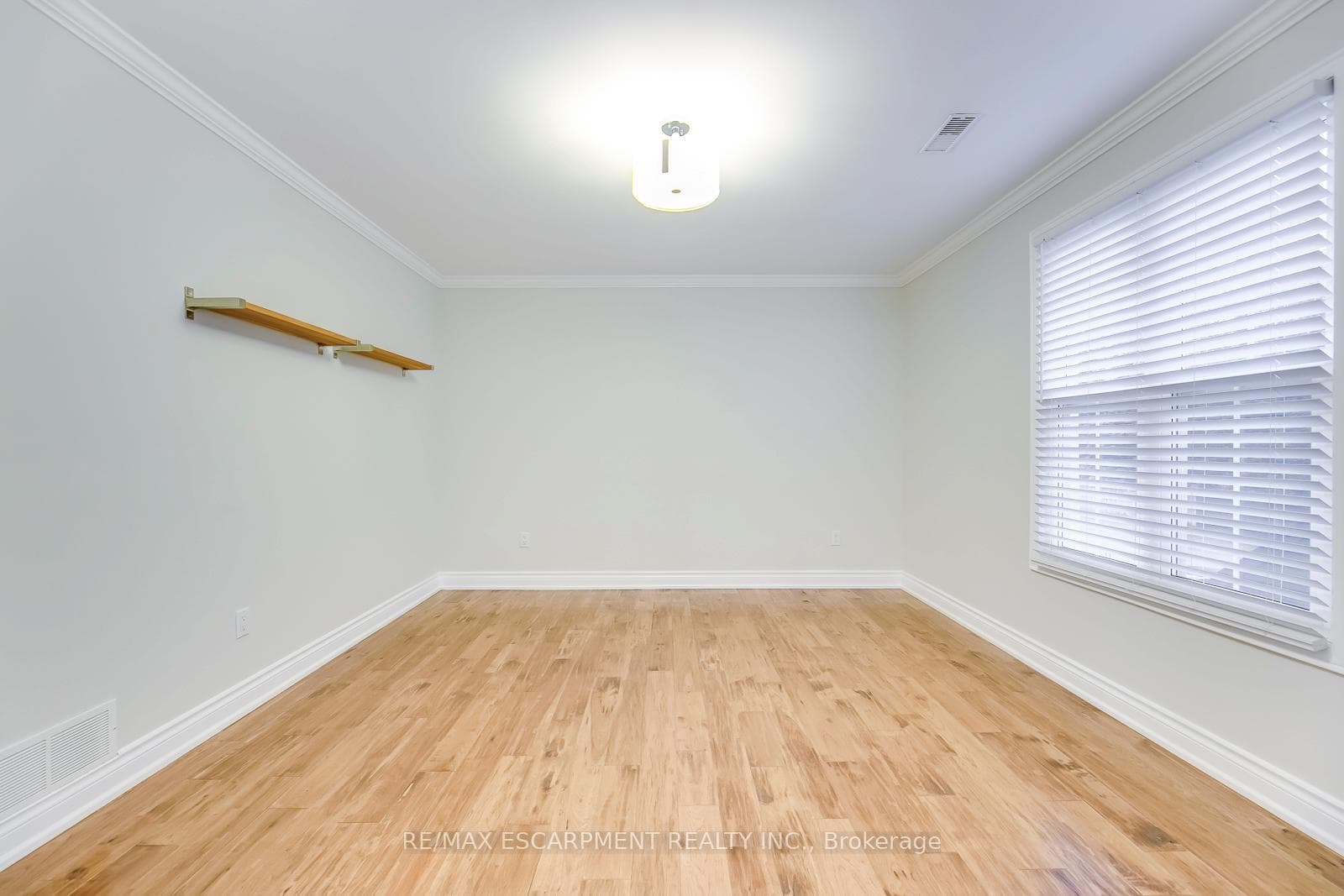 316 Cairncroft Road photo 30