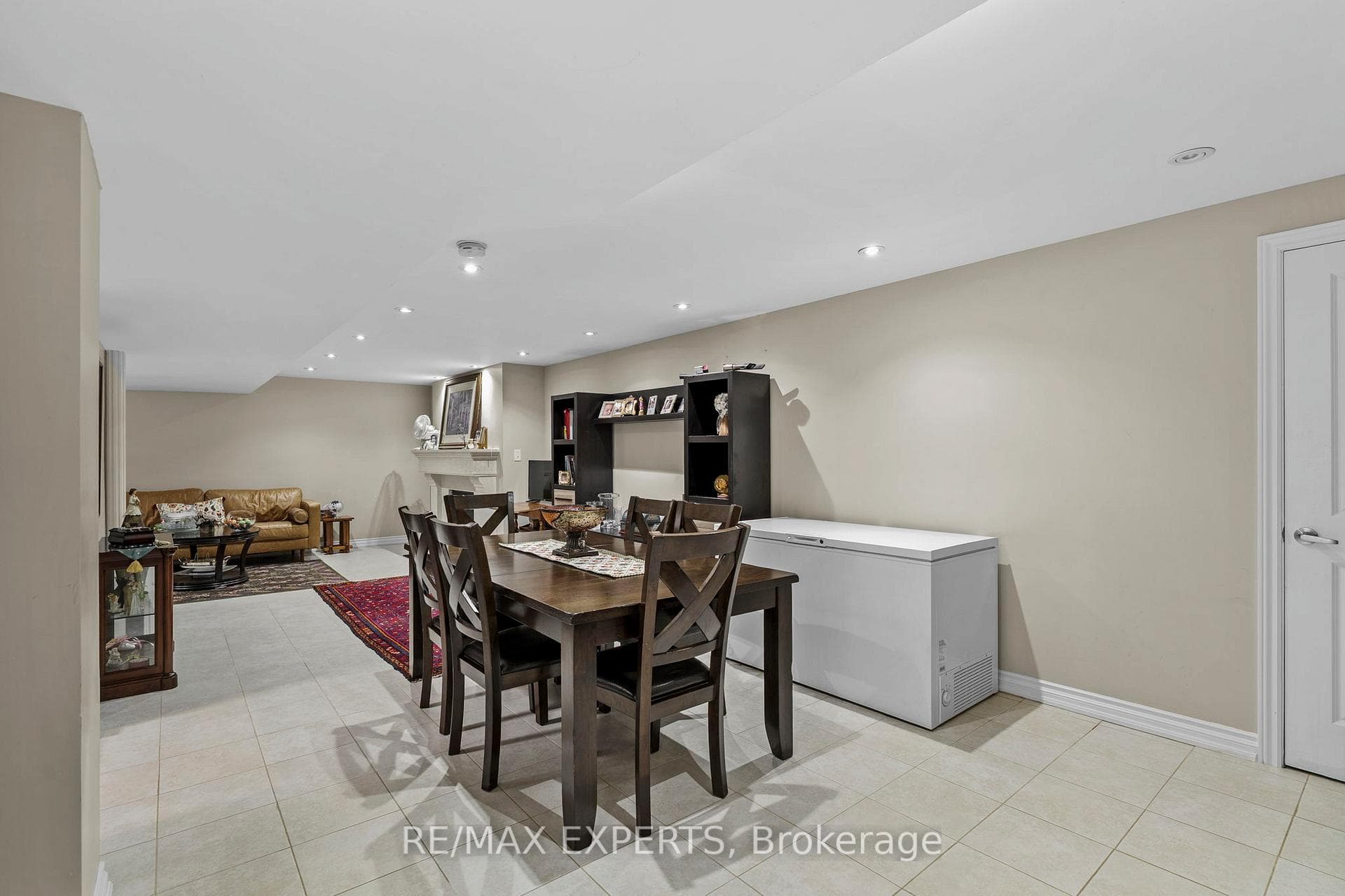 76 Bachley Crescent photo 43