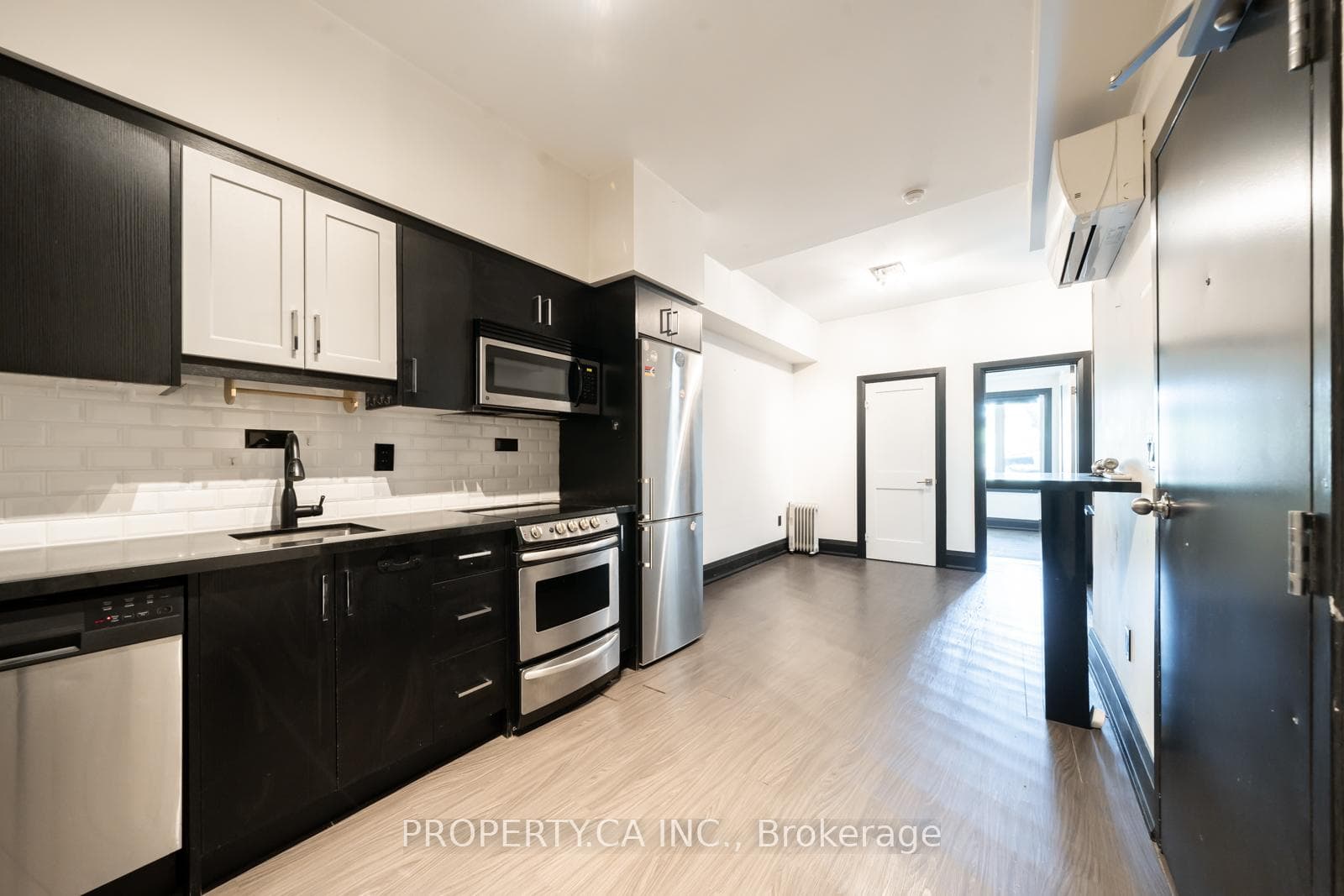 960 Queen Street Unit 3 photo 1