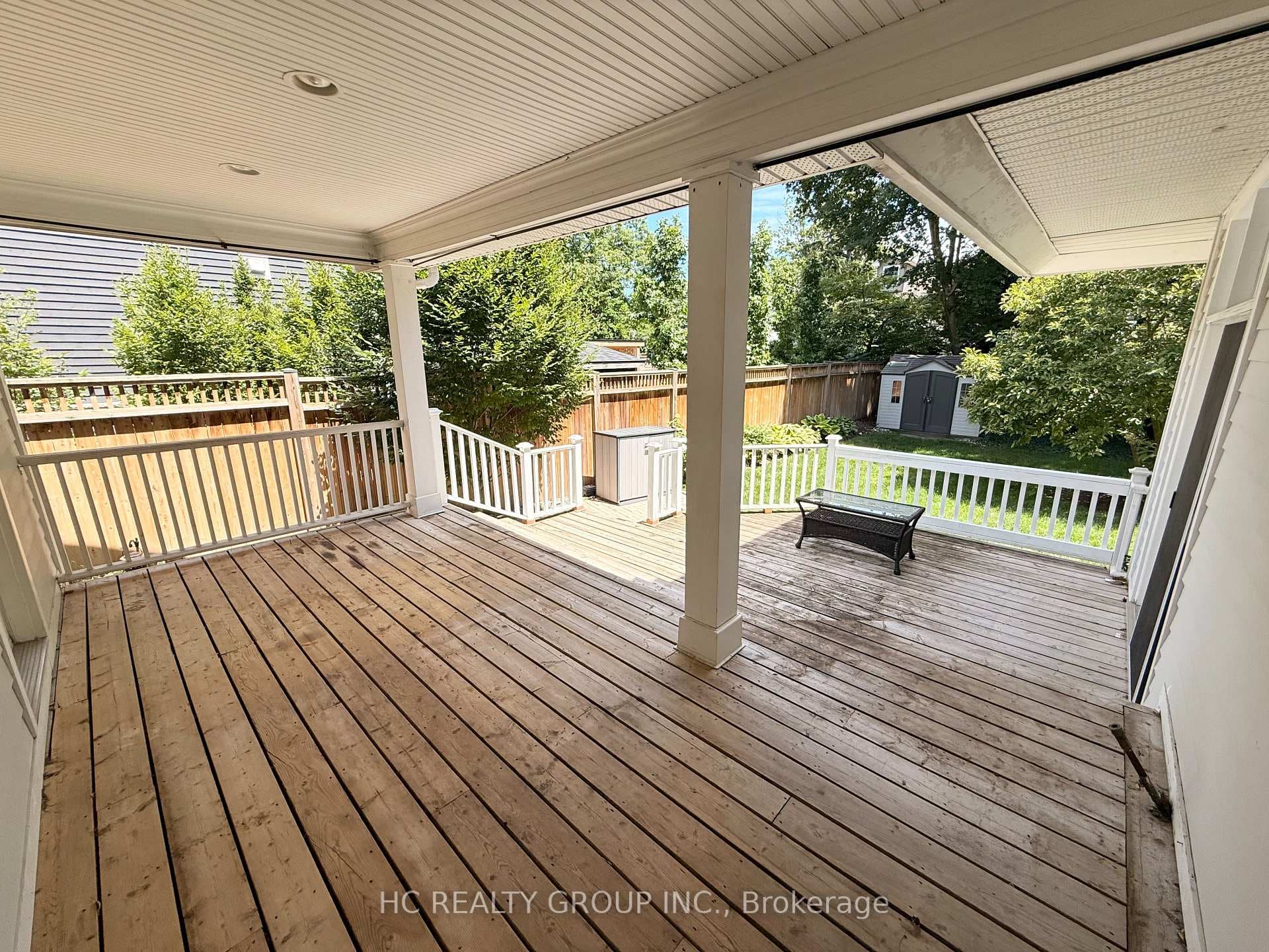 398 Maple Avenue photo 33