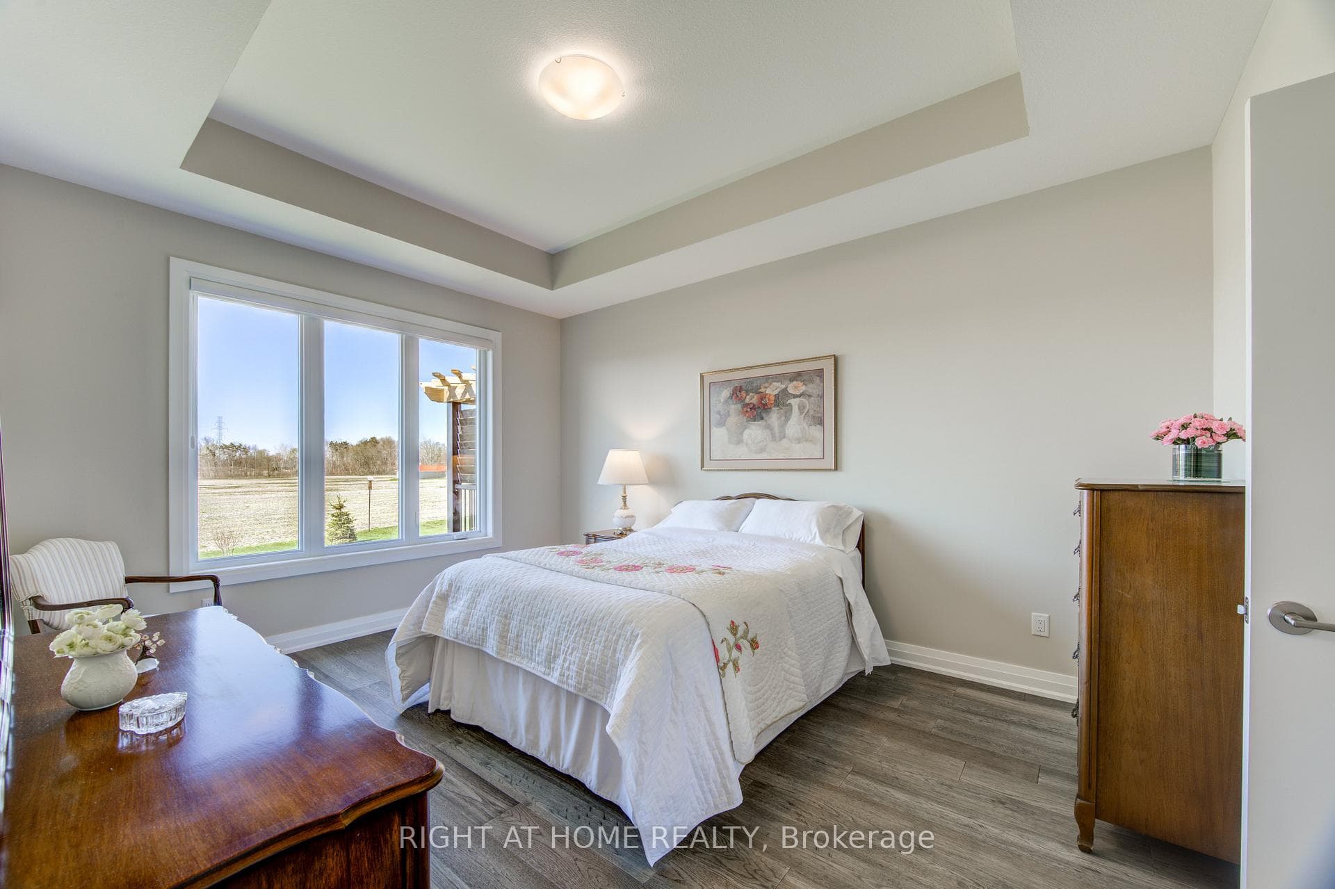 2043 LOCKWOOD Crescent photo 25