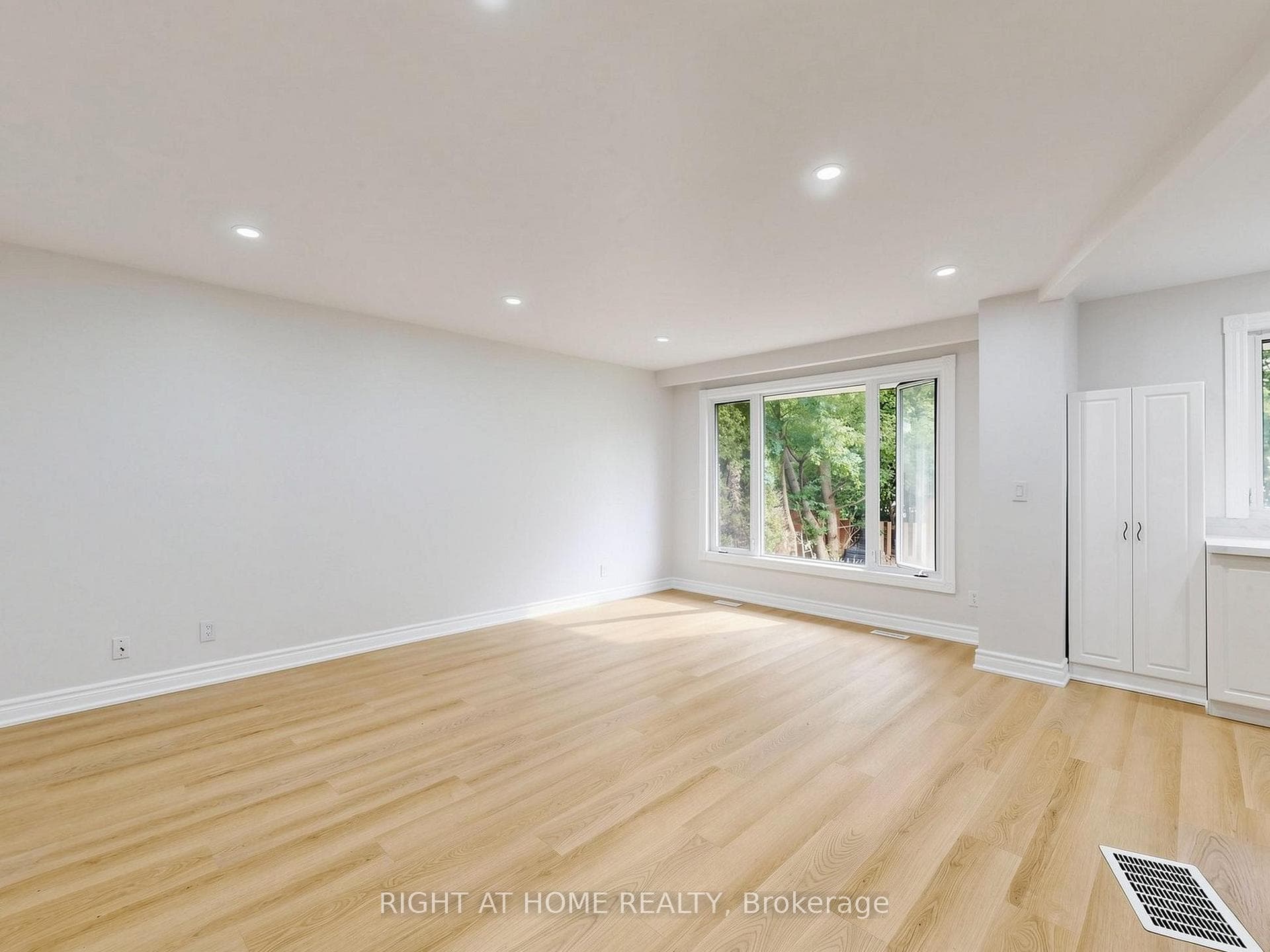 8 Caledonia Road photo 3