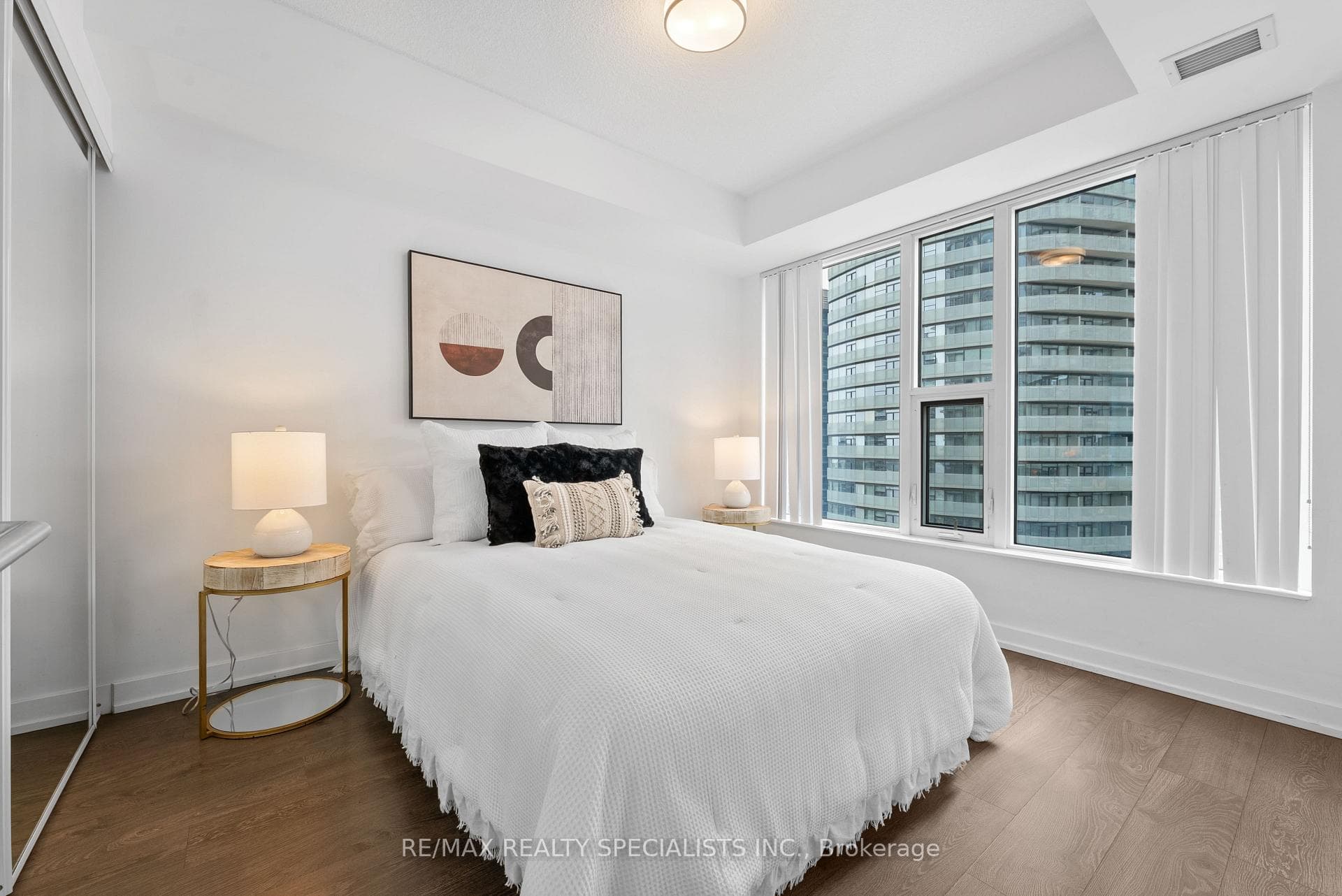 10 York Street Unit 2502 photo 13