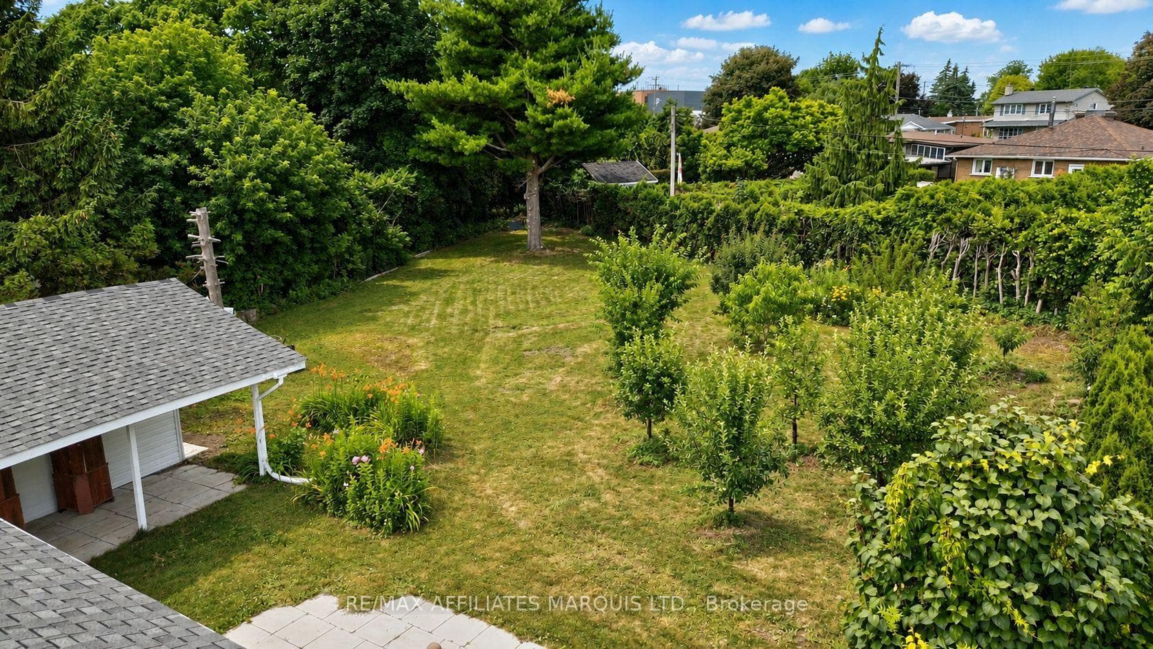 777 Sandfield Crescent photo 3