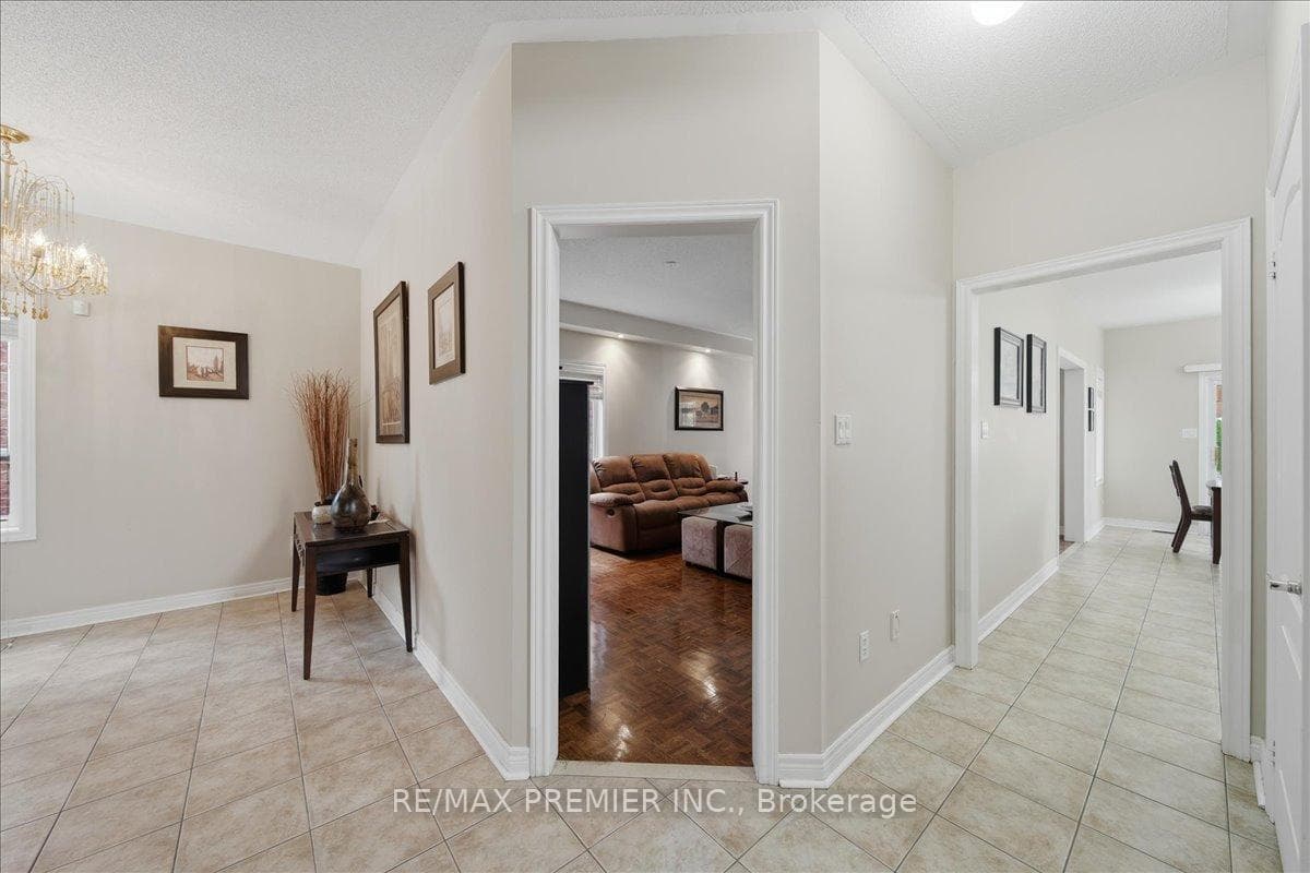 5 Laura Sabrina Drive photo 7