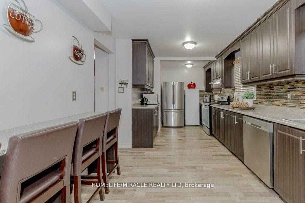 66 Ebby Avenue photo 17