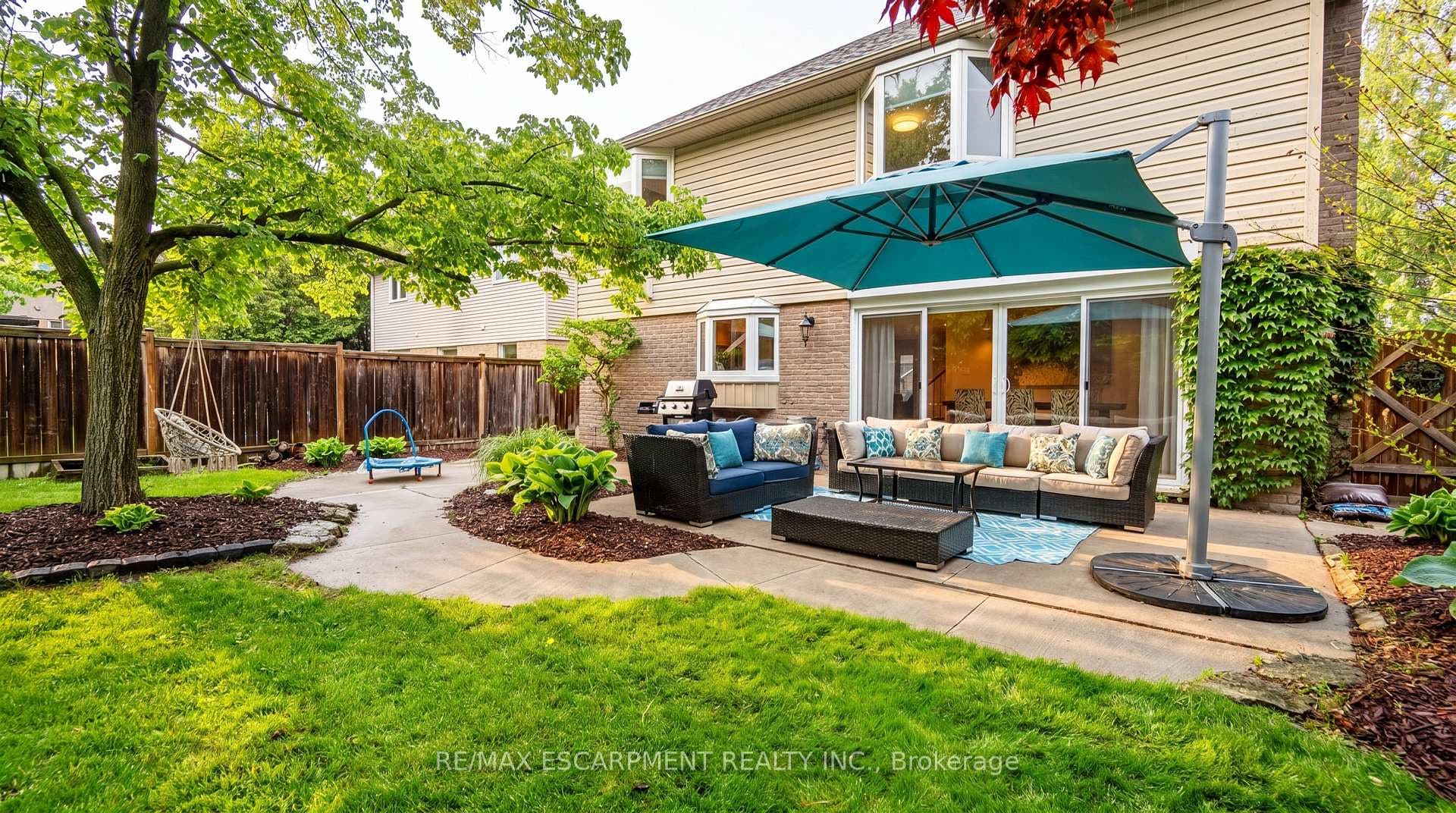 2393 Arnold Crescent photo 49