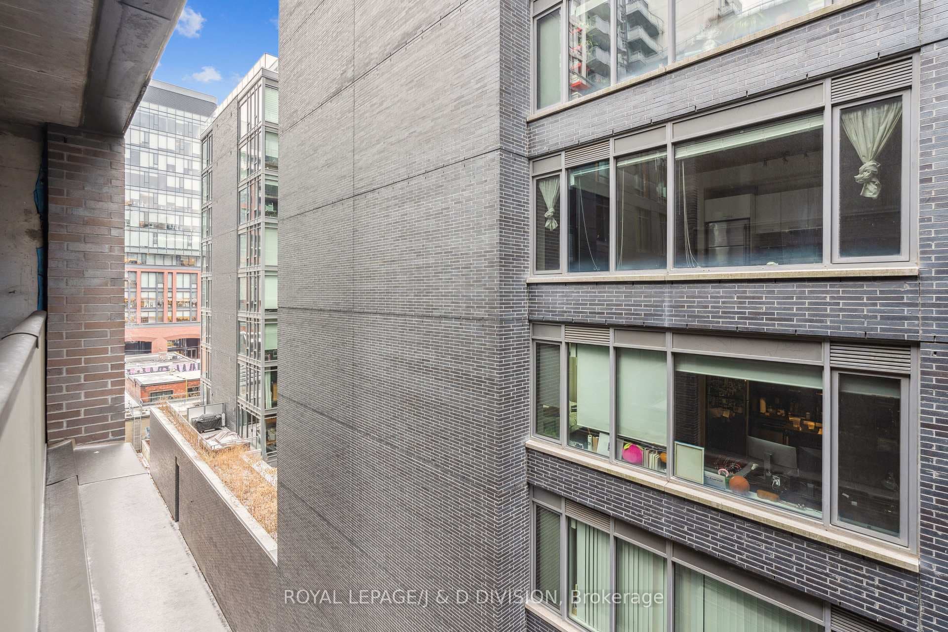 111 Bathurst Street Unit 423 photo 25