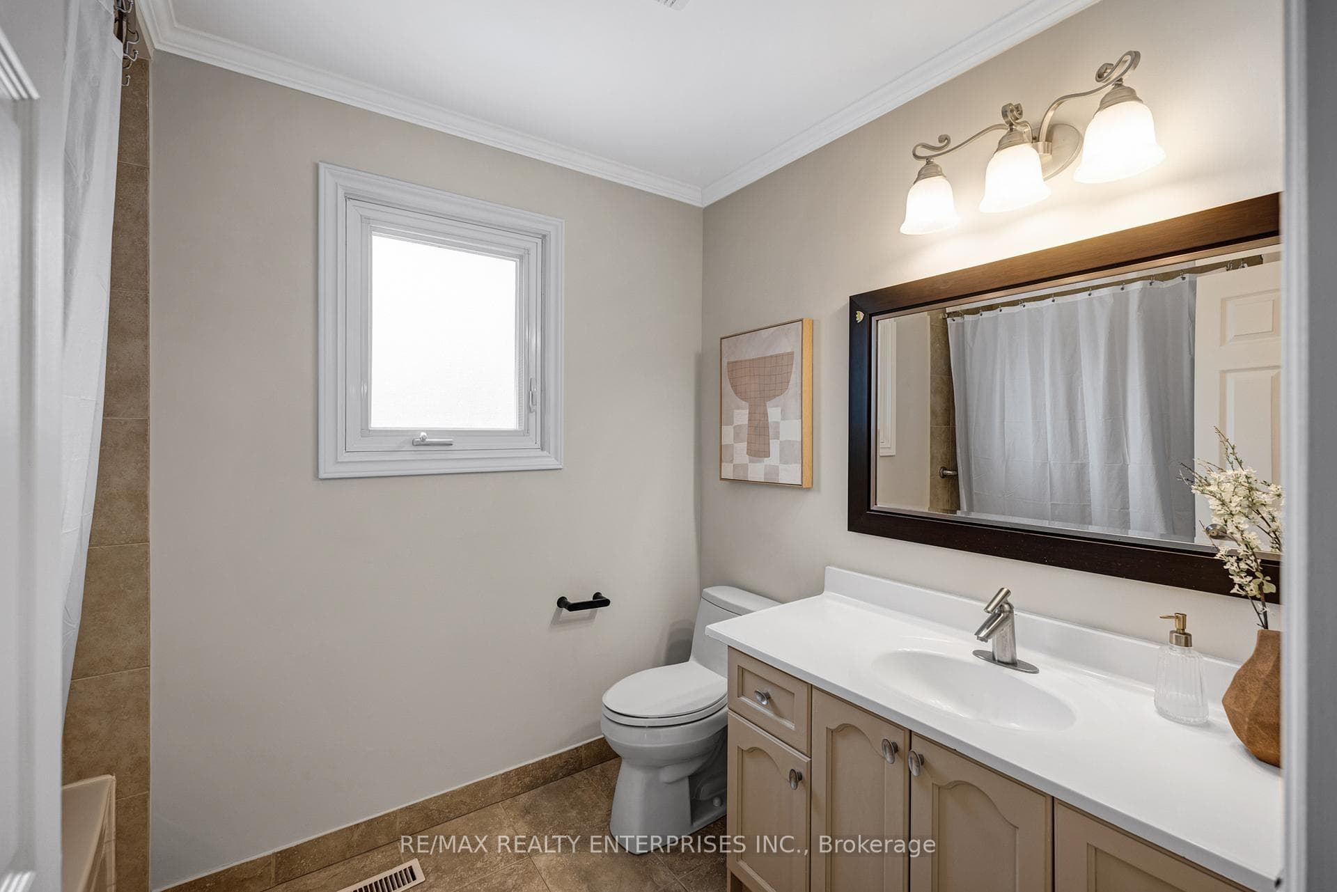 1053 Red Pine Crescent photo 28