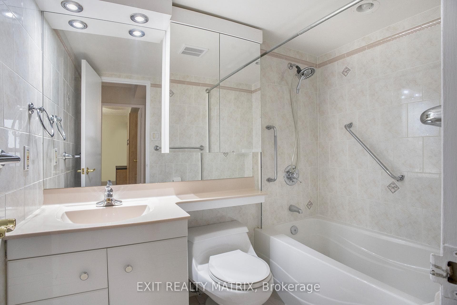 665 Bathgate Drive Unit 1507 photo 14