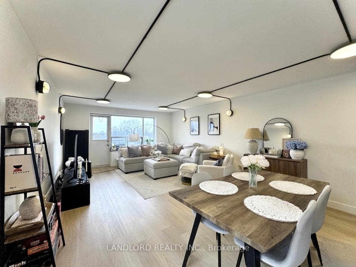 420 Eglinton Avenue Unit 102 photo 4