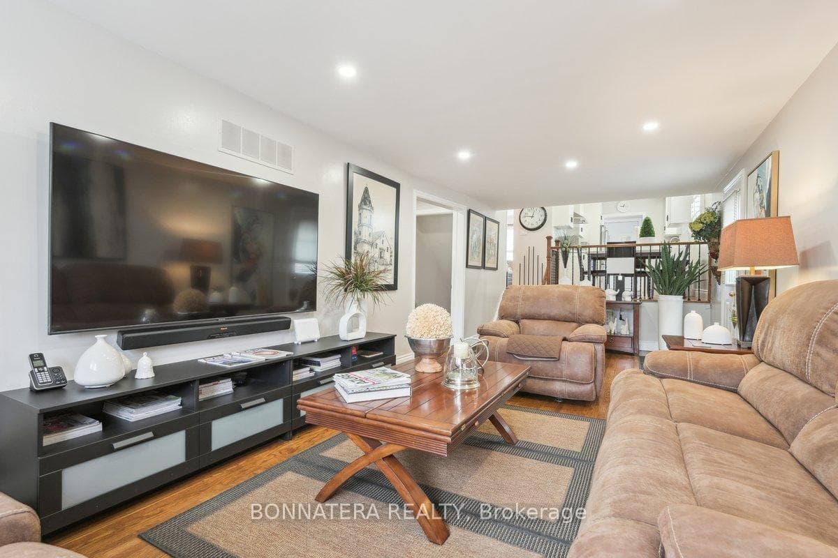 2412 Barcella Crescent photo 13