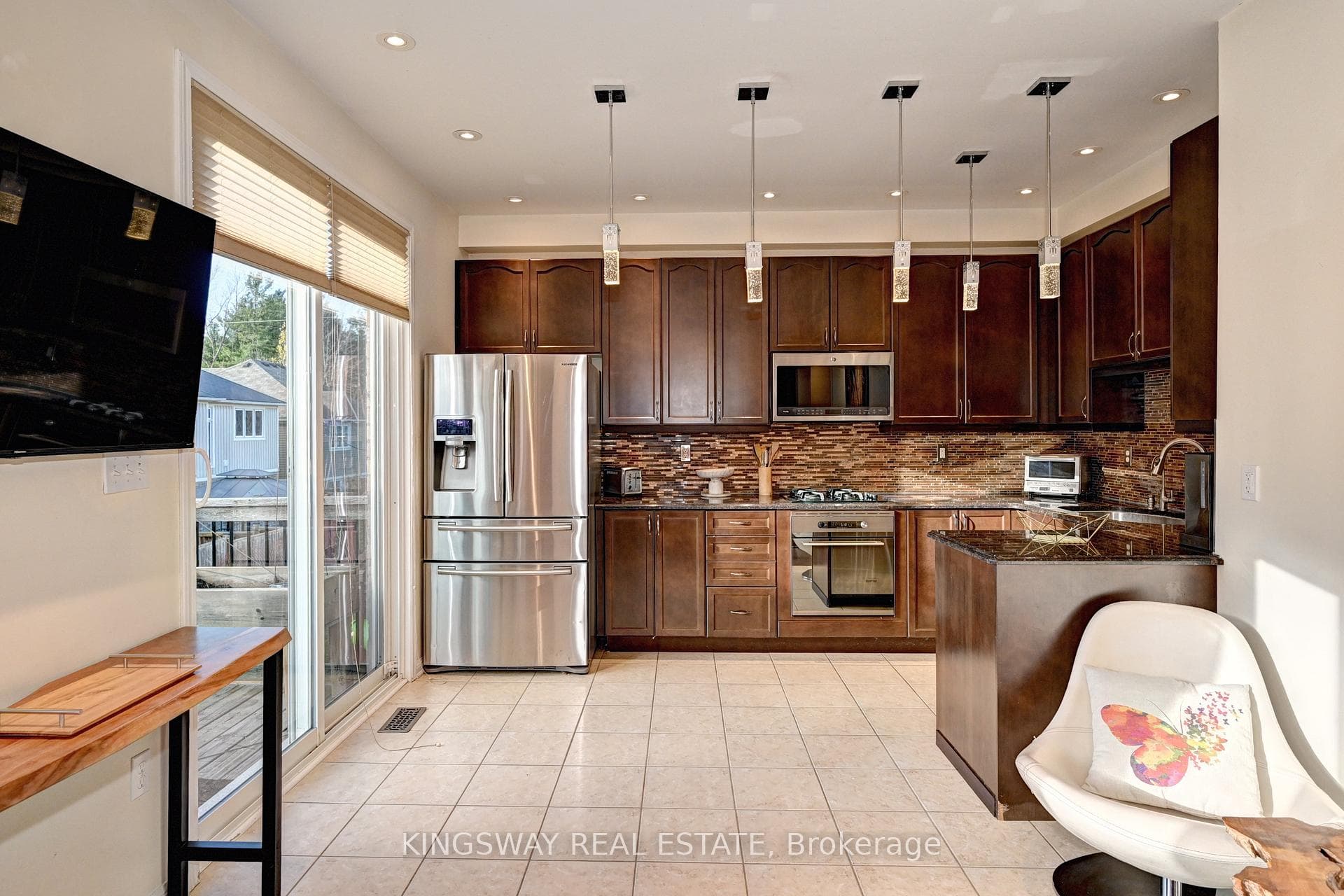 150 Holland Circle photo 14