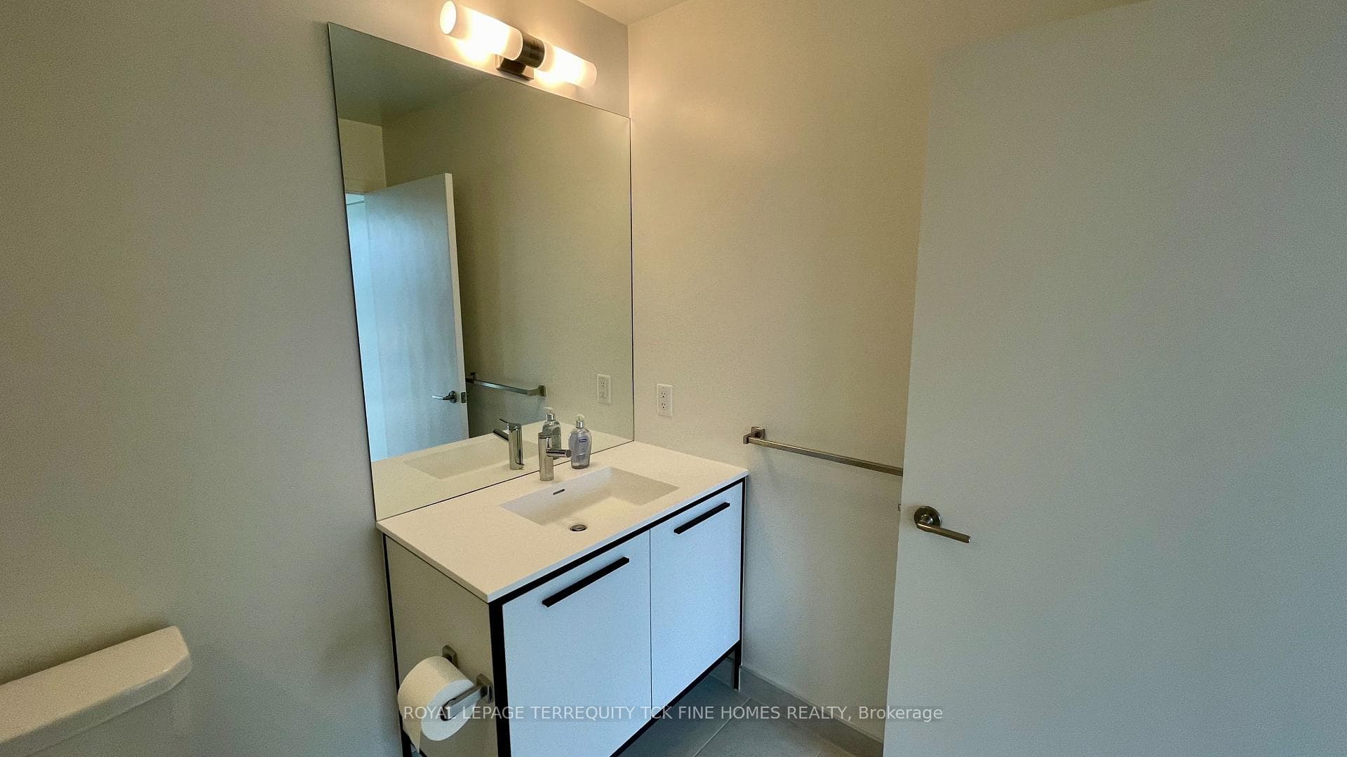 185 Deerfield Road Unit 706 photo 18
