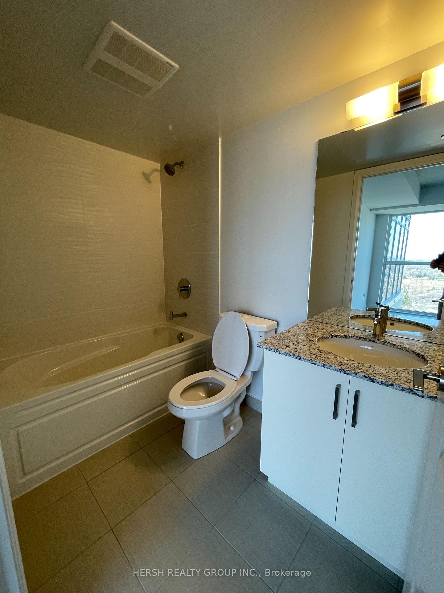 20 Meadowglen Place Unit 2001 photo 13