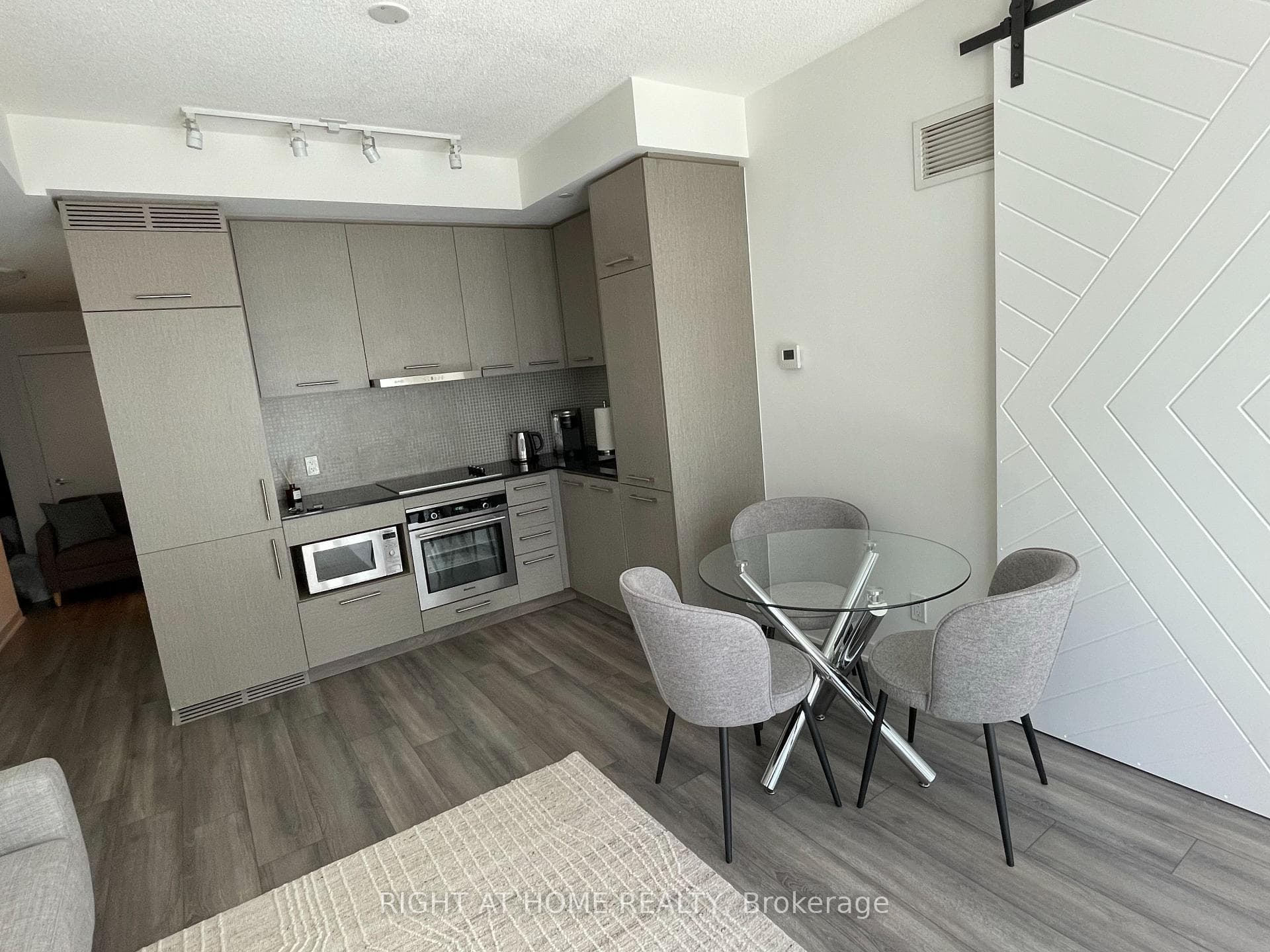 87 Peter Street Unit 1713 photo 8