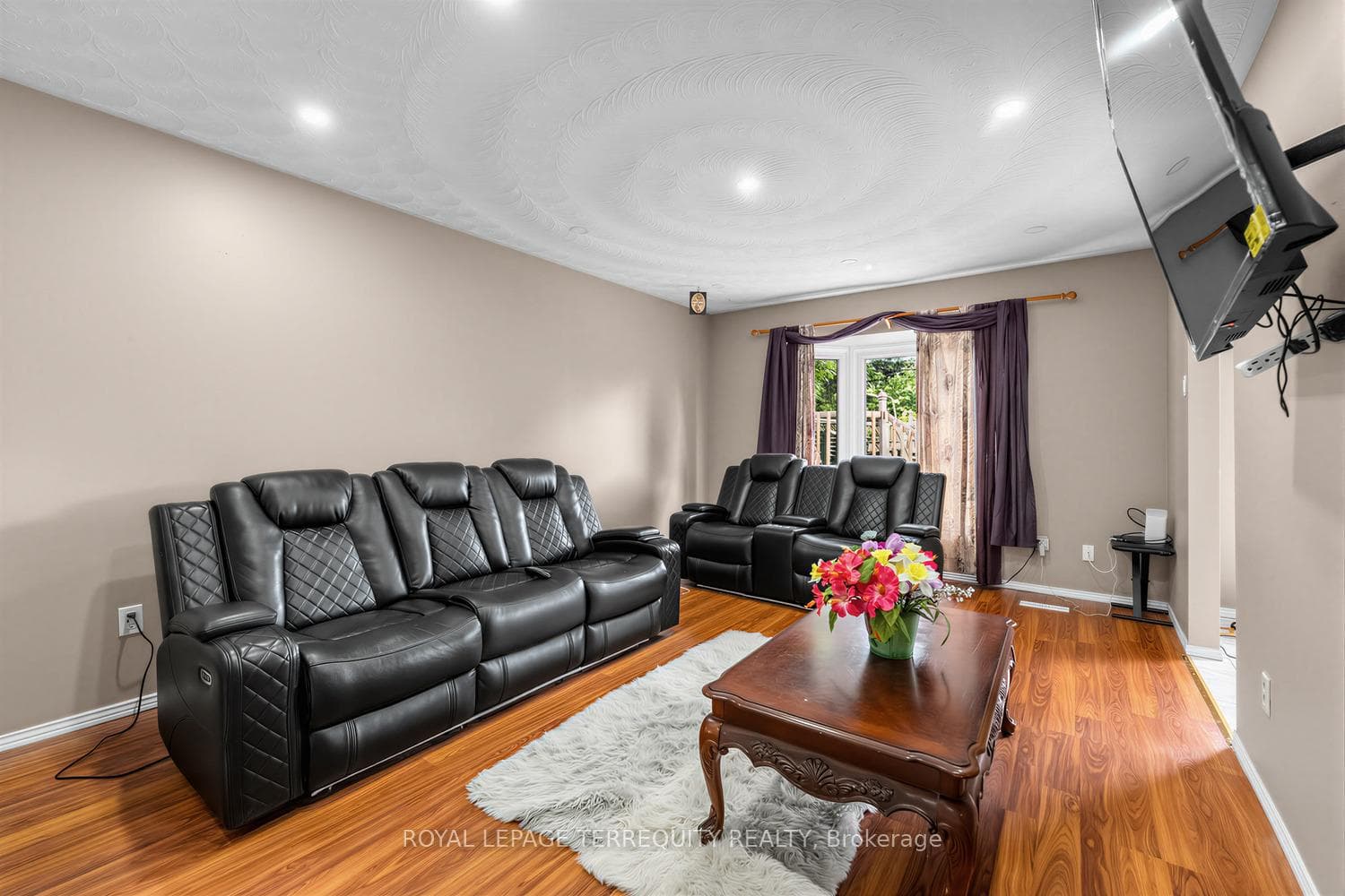 746 Limeridge Road photo 3