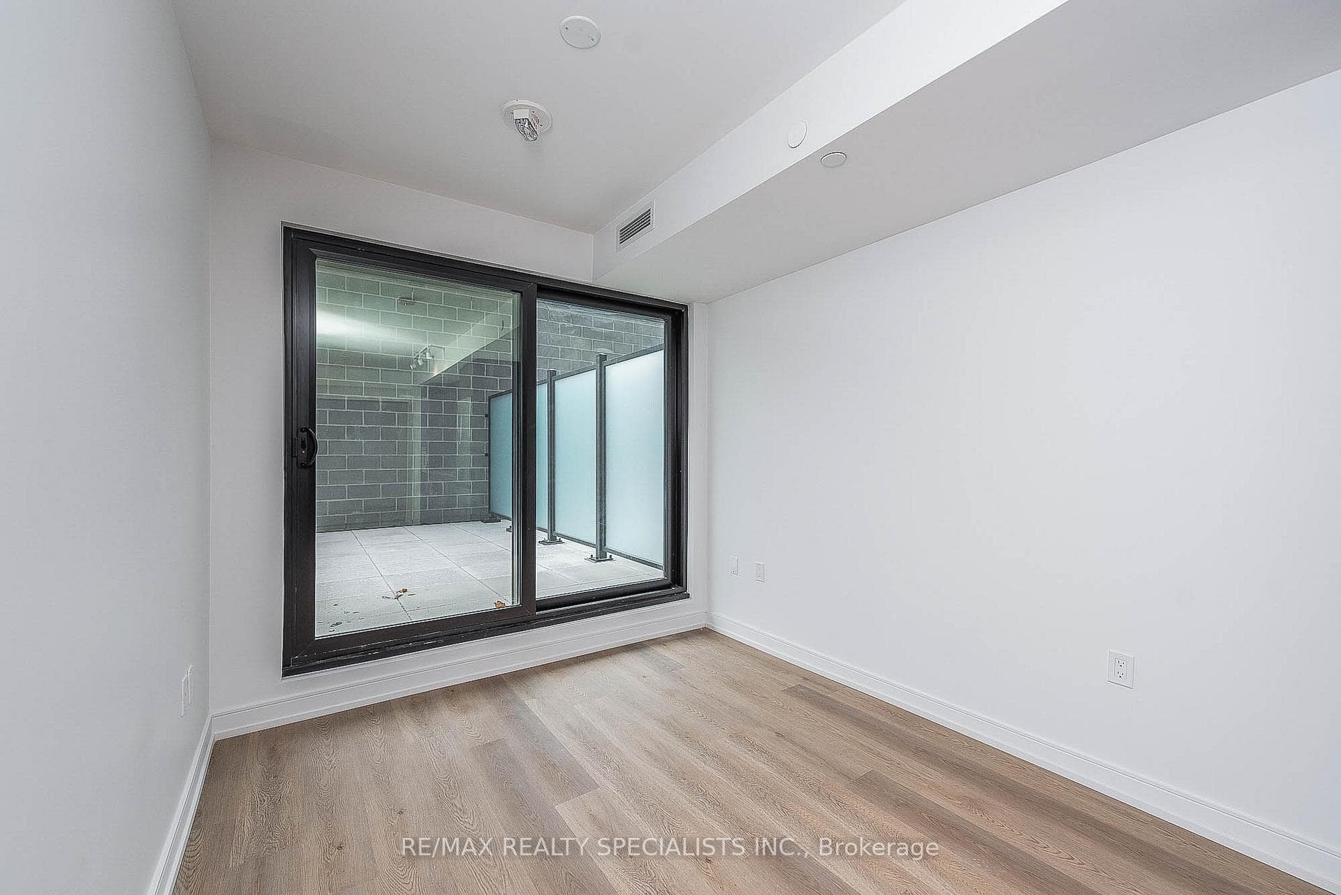 1 JARVIS Street Unit 305 photo 12