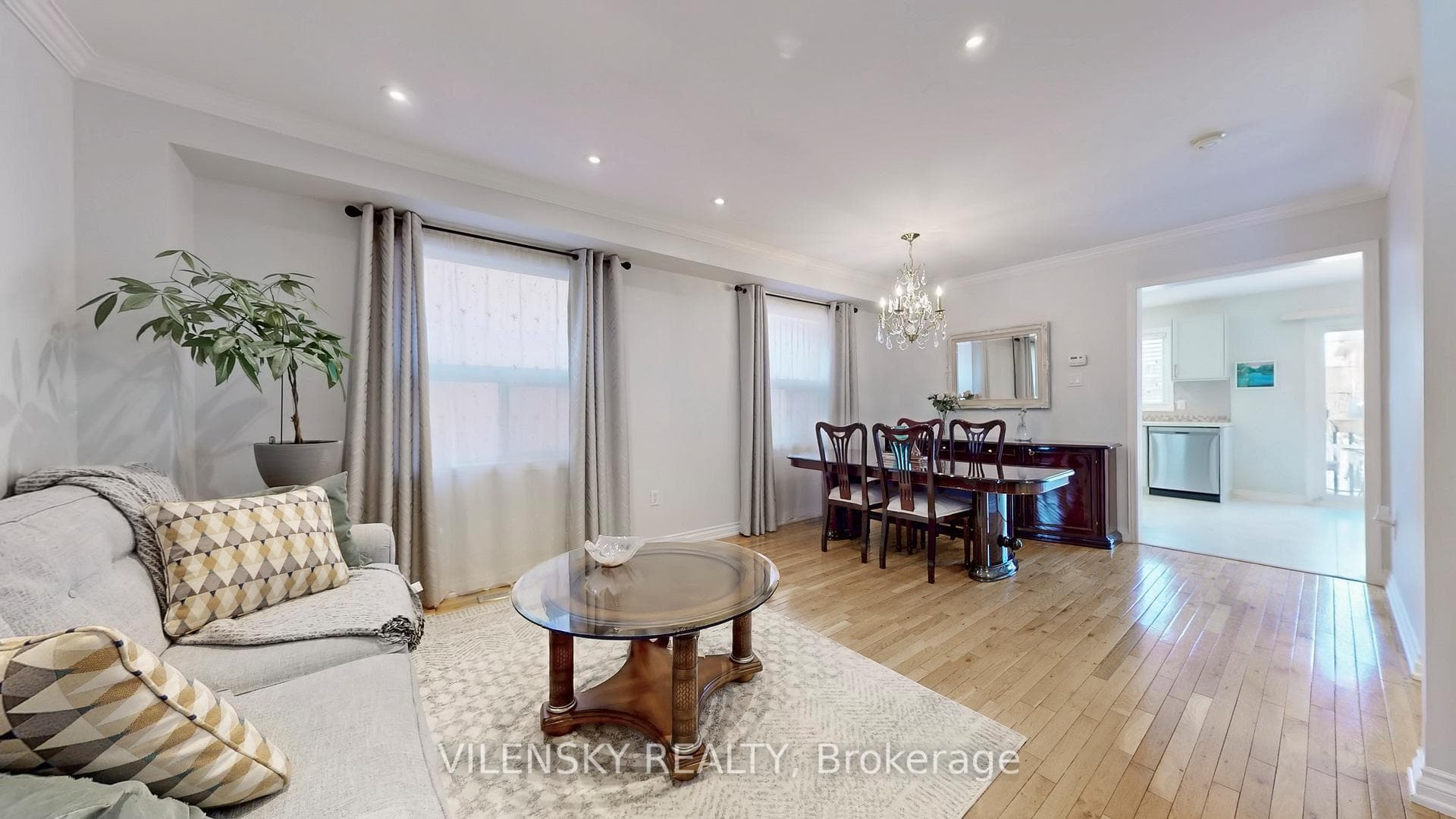101 Foxfield Crescent photo 3