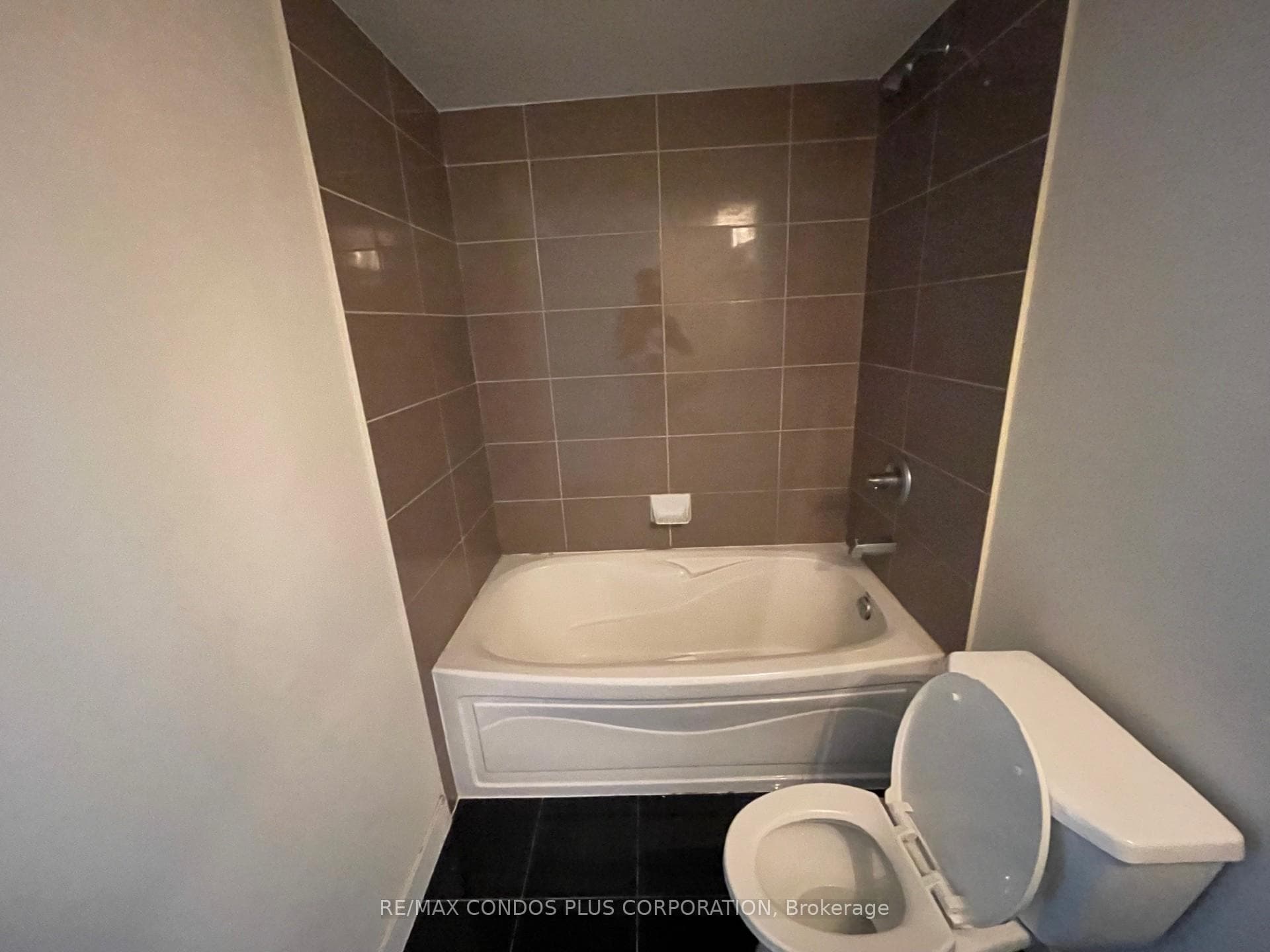 18 Harbour Street Unit 1311 photo 9