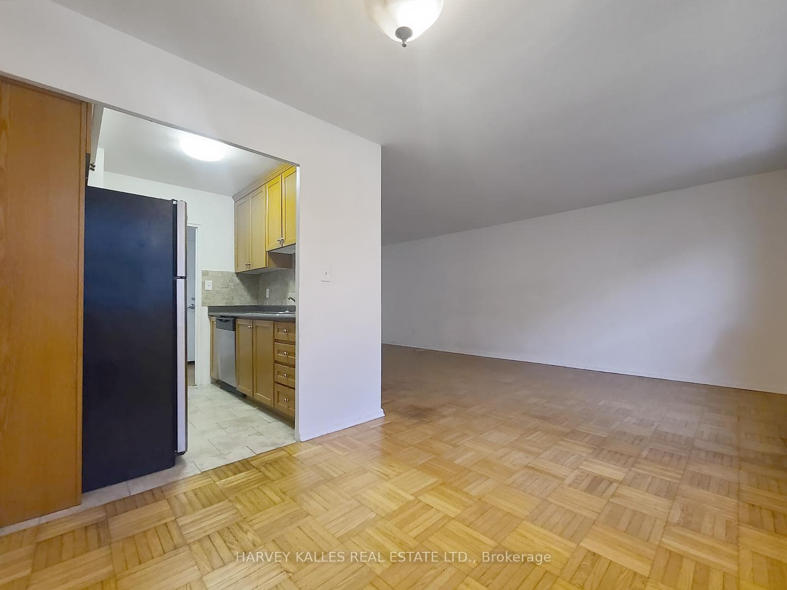 1751 Victoria Park Avenue Unit 304 photo 5