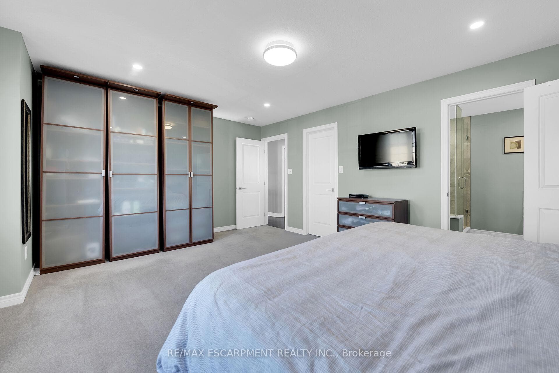 127 Lampman Drive photo 21