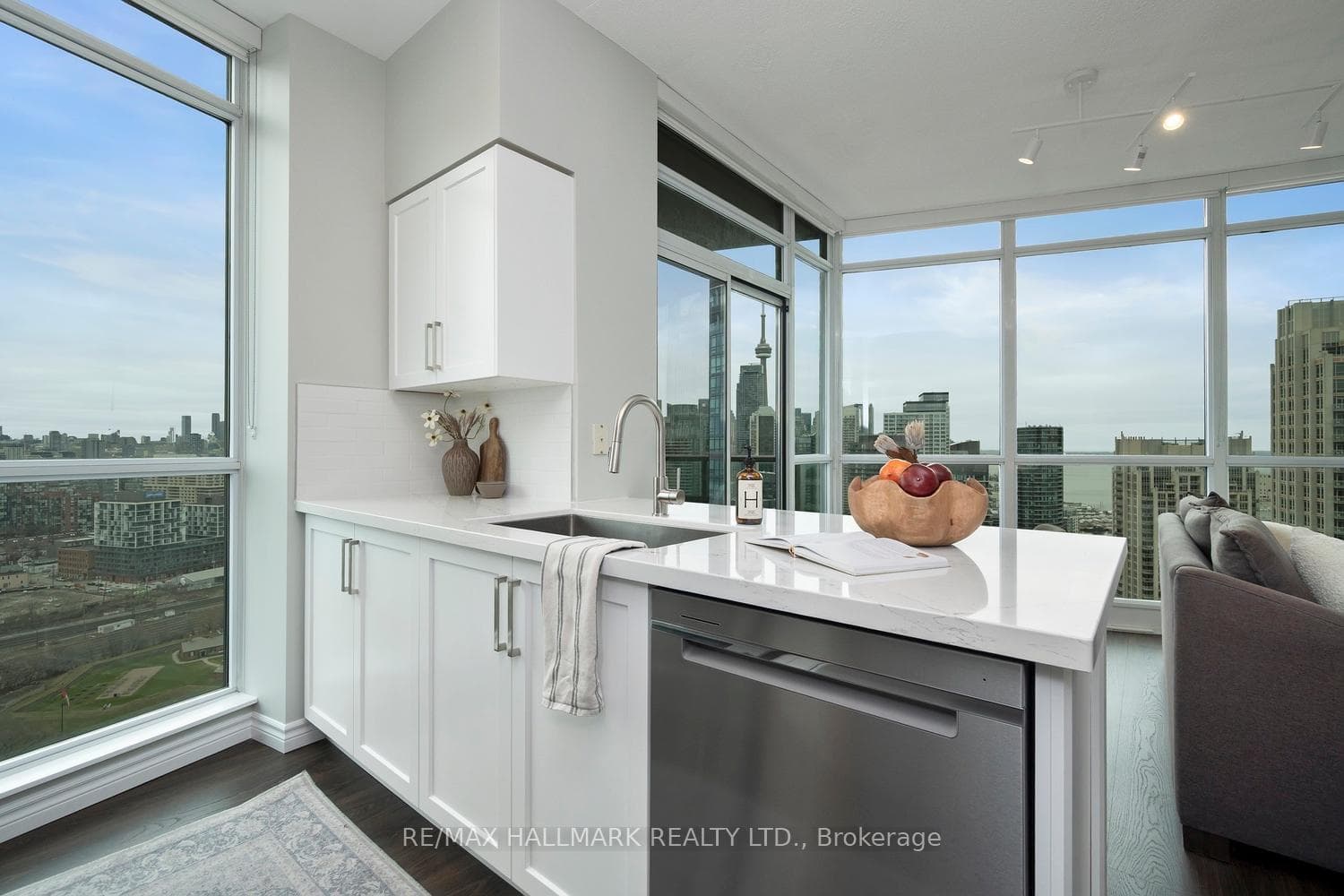 219 Fort York Boulevard Unit 3103 photo 17