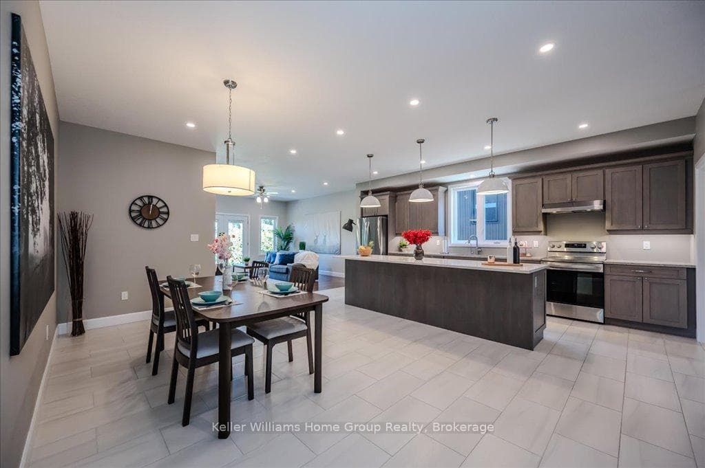 479 St George Street photo 14