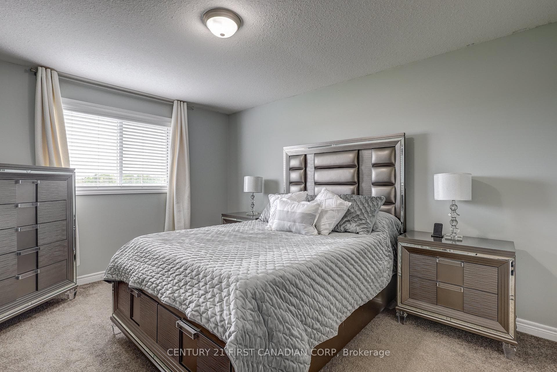 1558 Evans Boulevard photo 20