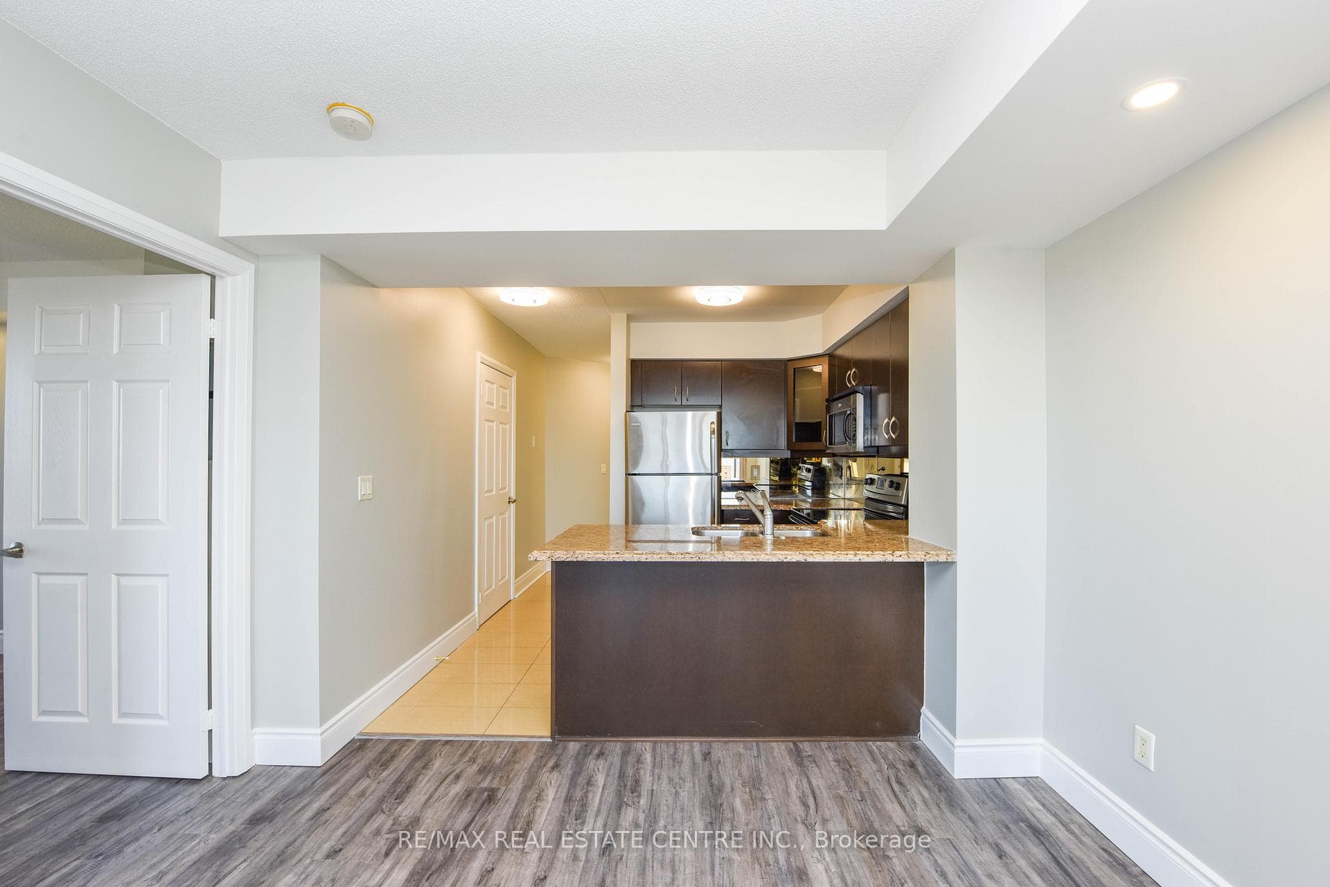 220 Forum Drive Unit 1805 photo 10