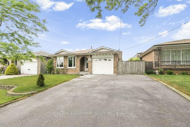 105 Lavina Crescent photo 4